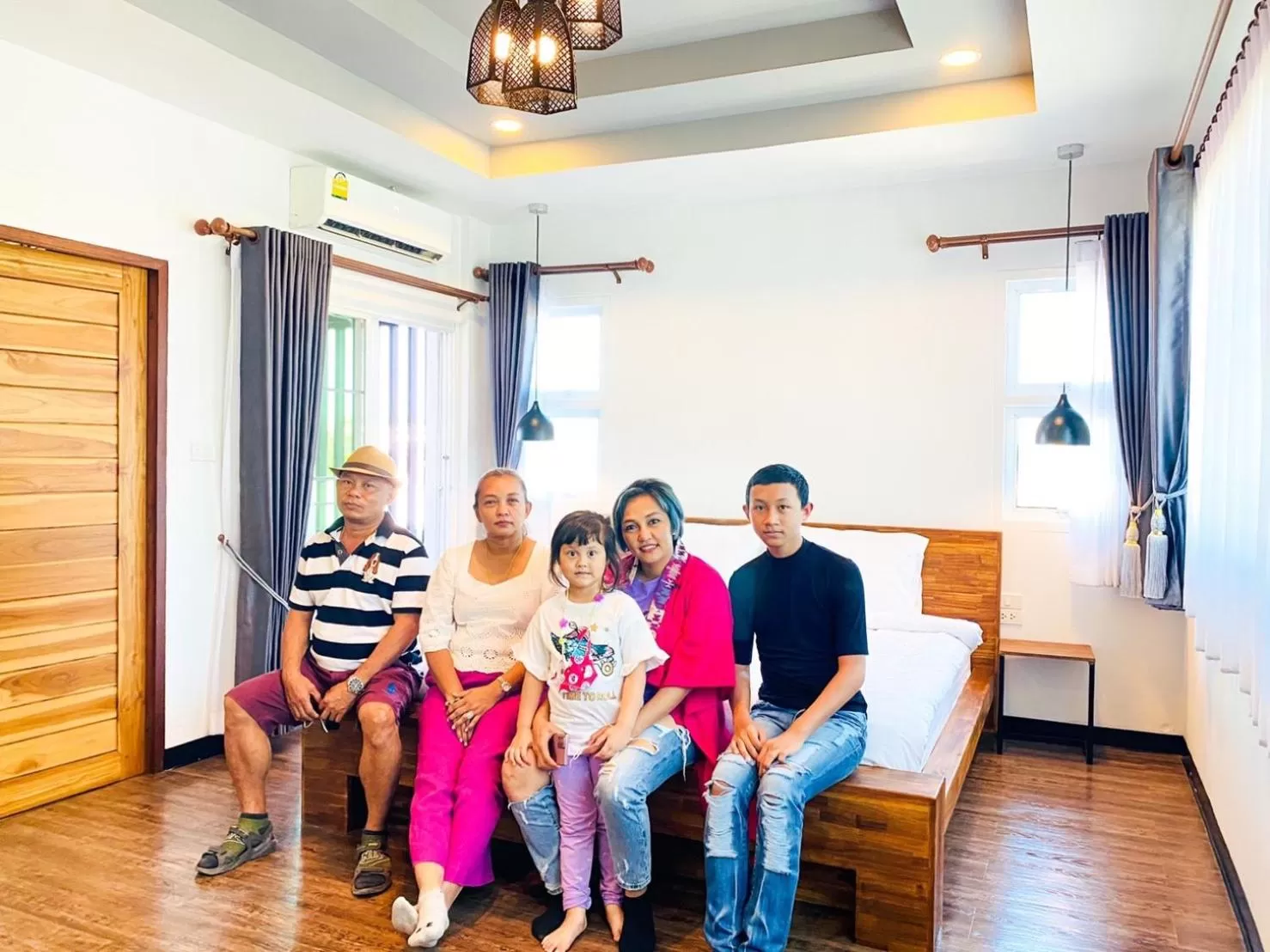 group of guests in Leela Boutique (ลีลาบูทีค)