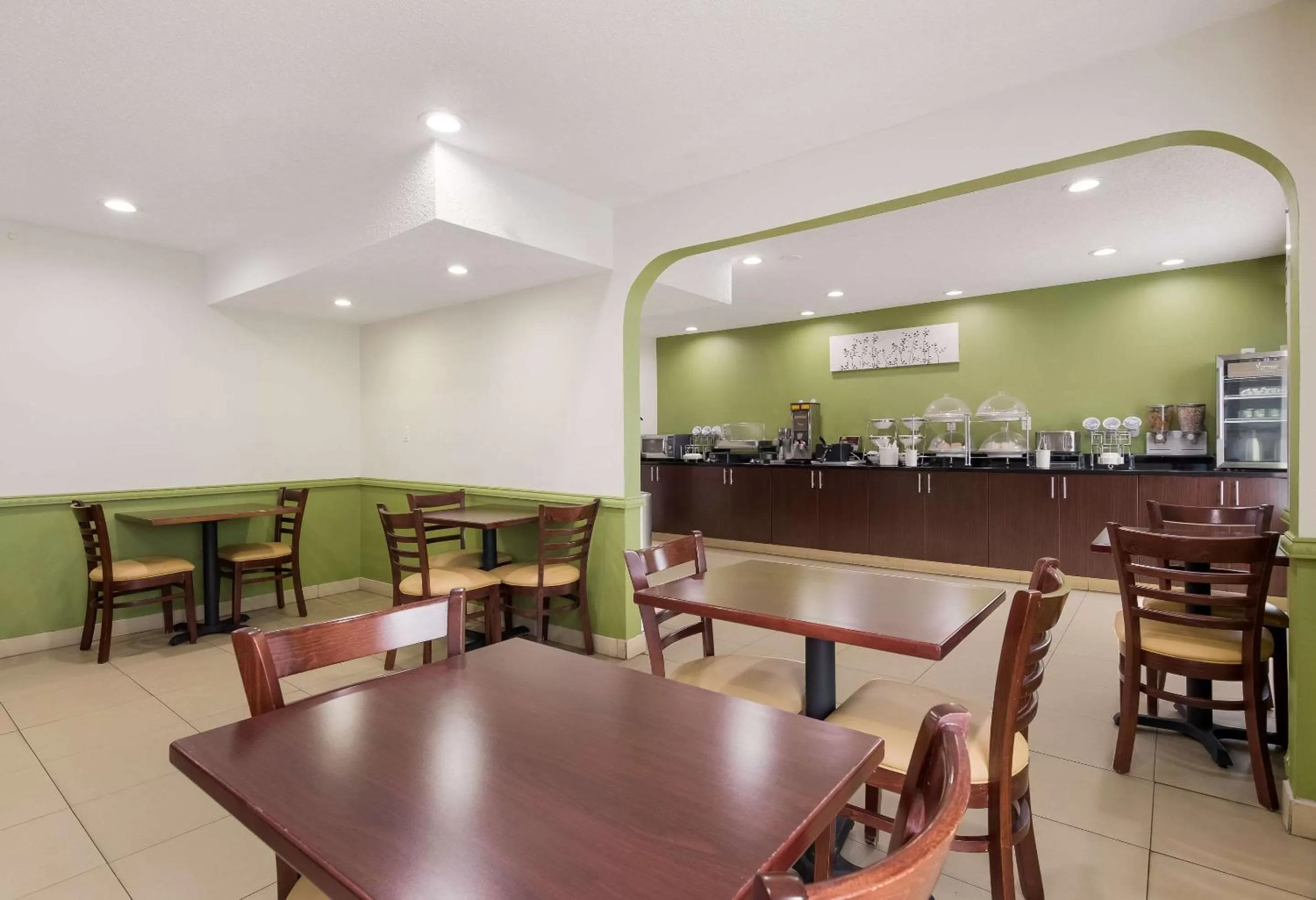 Breakfast in Sleep Inn Tanglewood