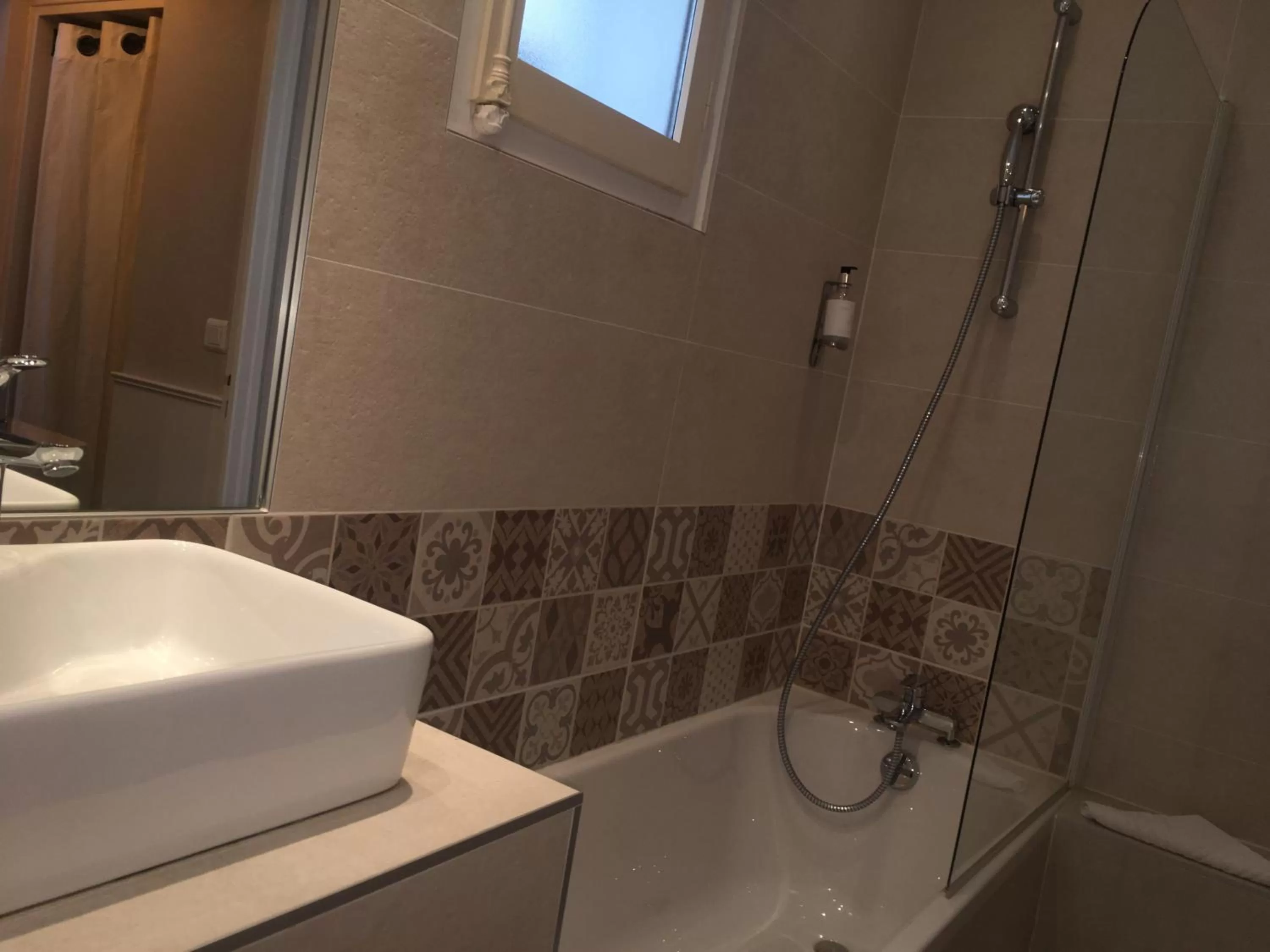 Bathroom in Hôtel du Parc