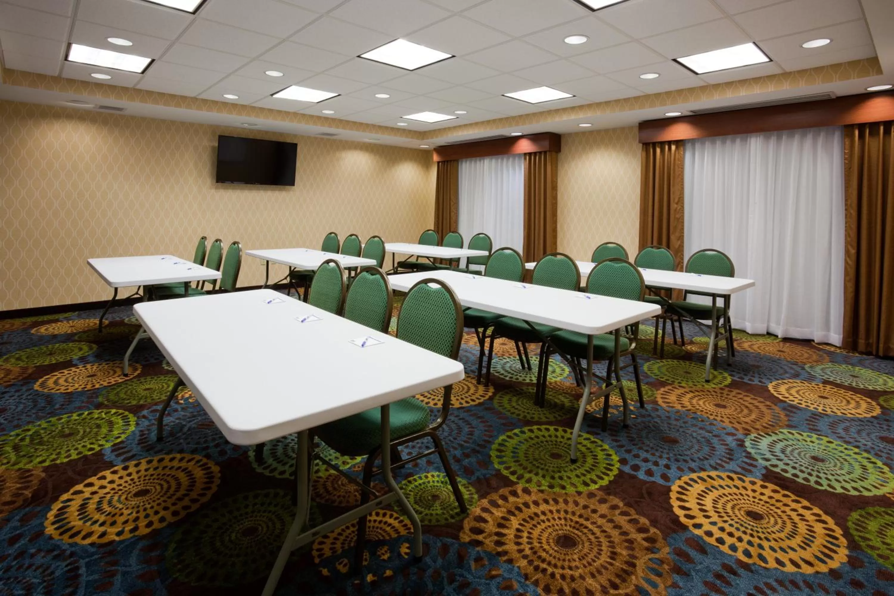 Meeting/conference room in Holiday Inn Express & Suites Fort Dodge by IHG