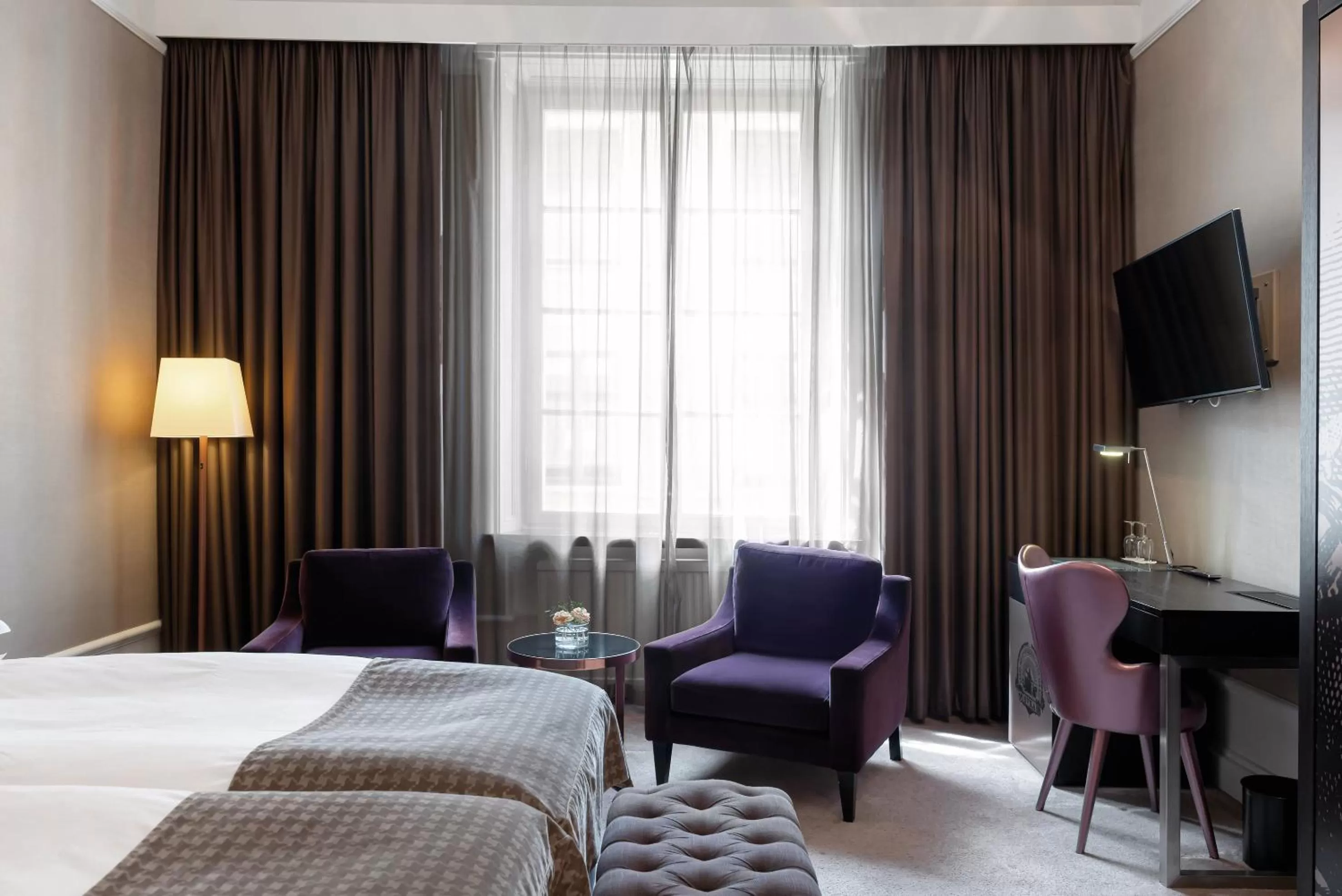 Photo of the whole room, Bed in Elite Plaza Hotel