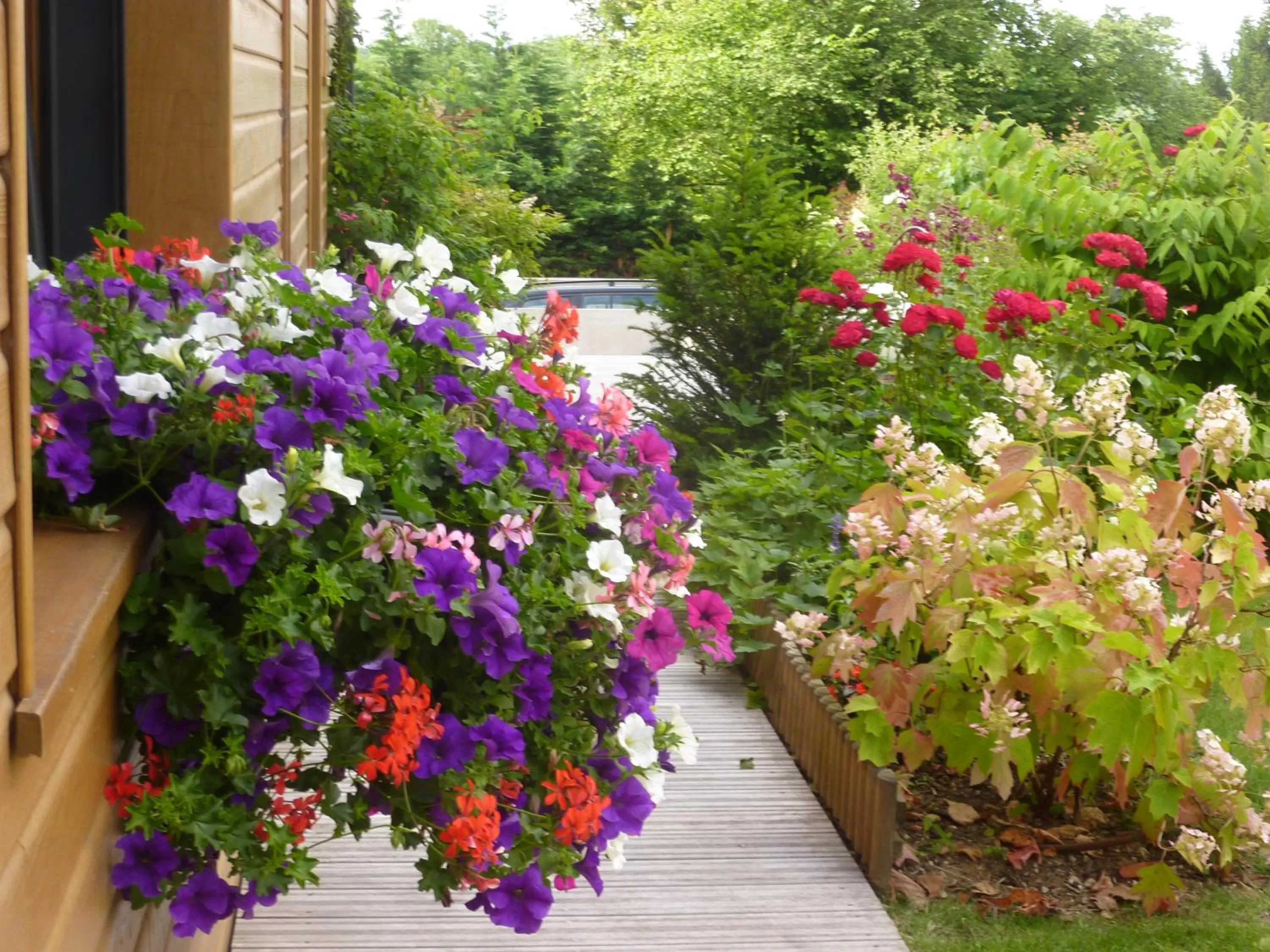 Property building in Les Chambres D'oriane