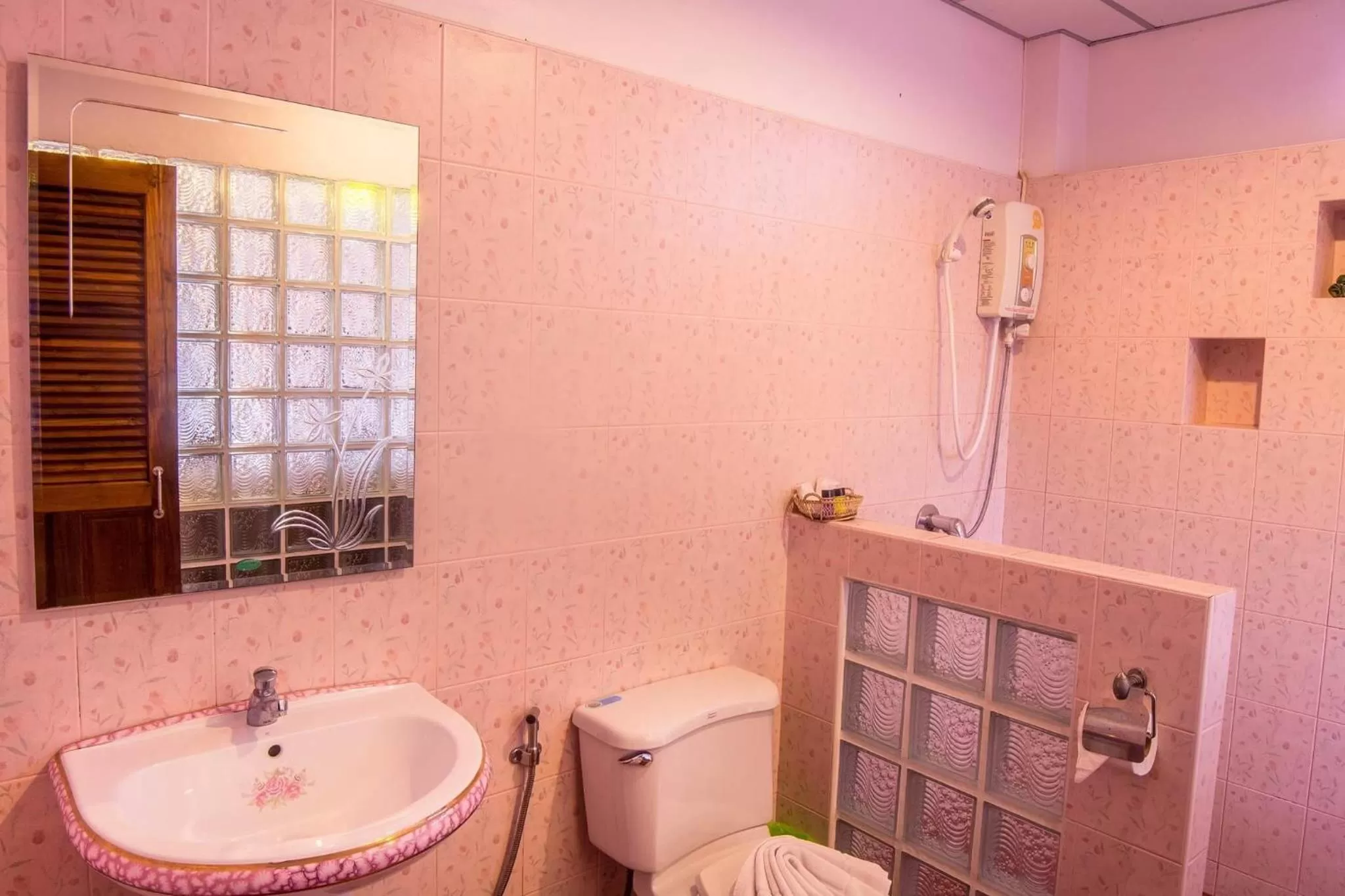 Bathroom in Pongphen Guesthouse - SHA Plus Certified