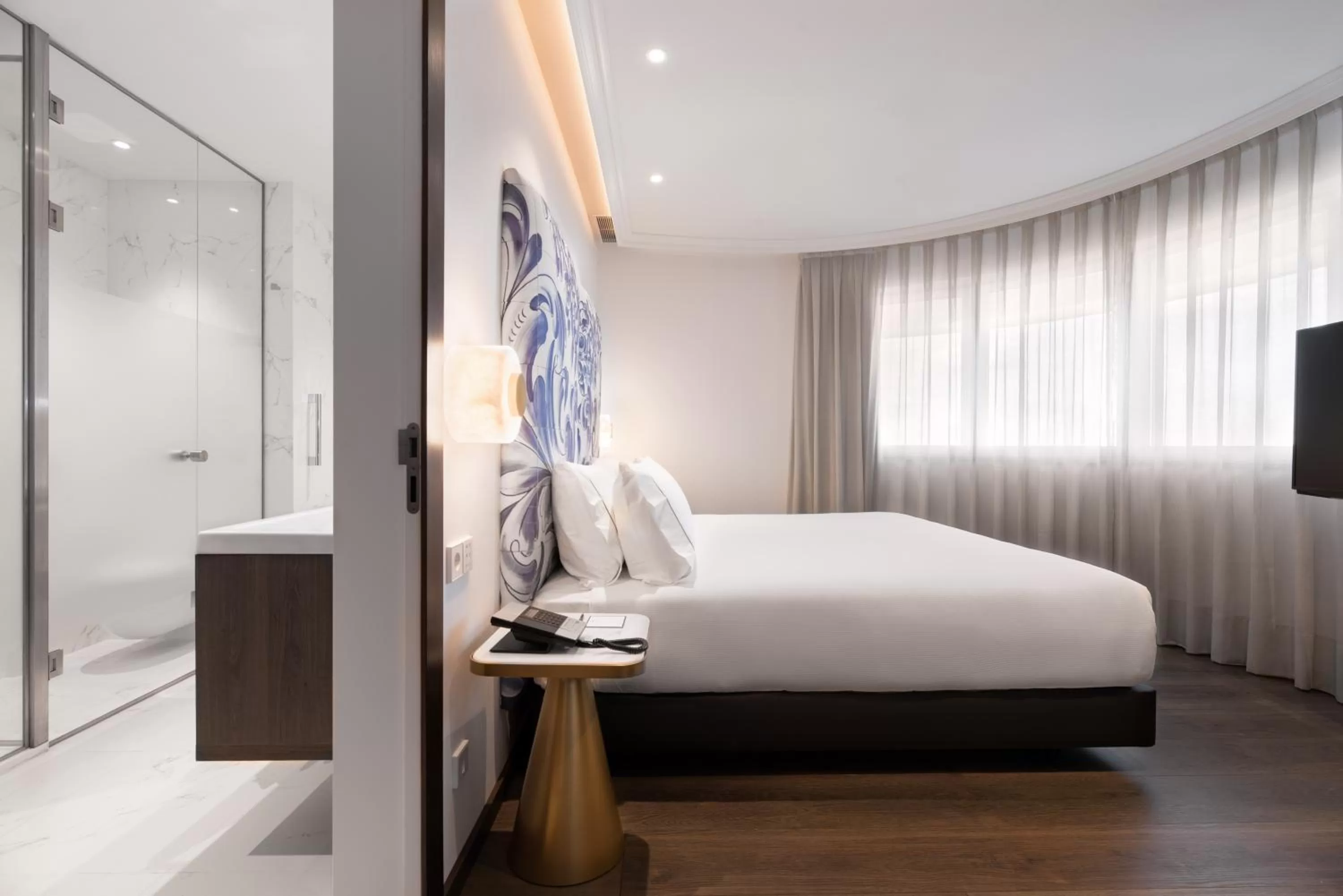 Photo of the whole room, Bed in Eurostars Universal Lisboa