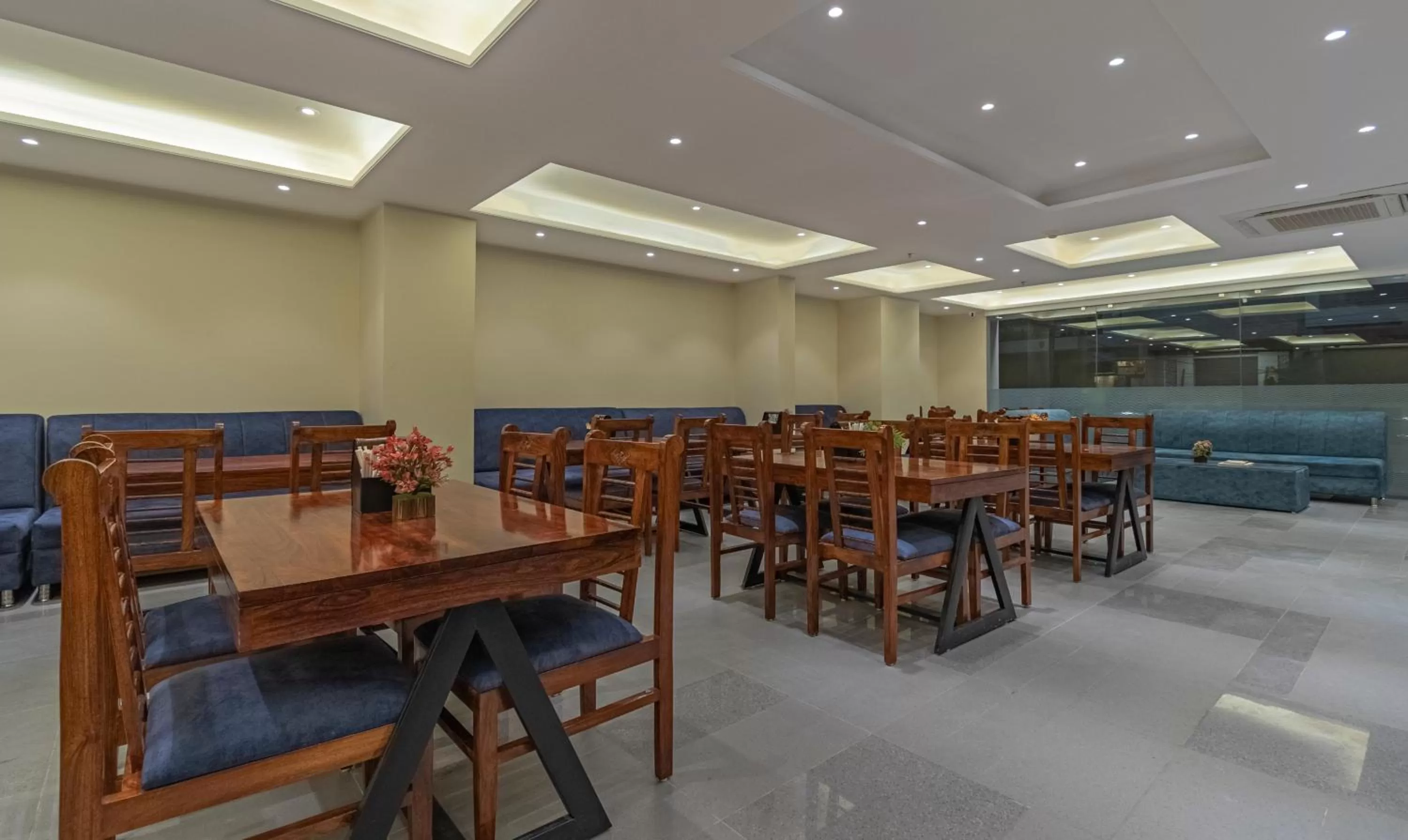 Restaurant/places to eat in Treebo Pink City Grand