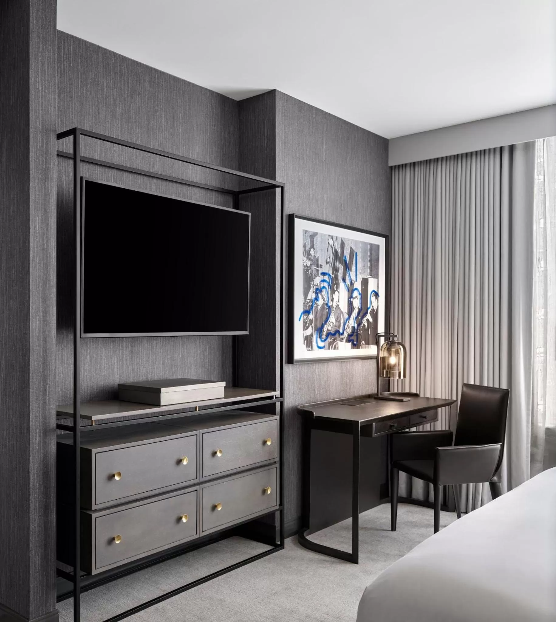 Photo of the whole room, Bed in Loews Kansas City