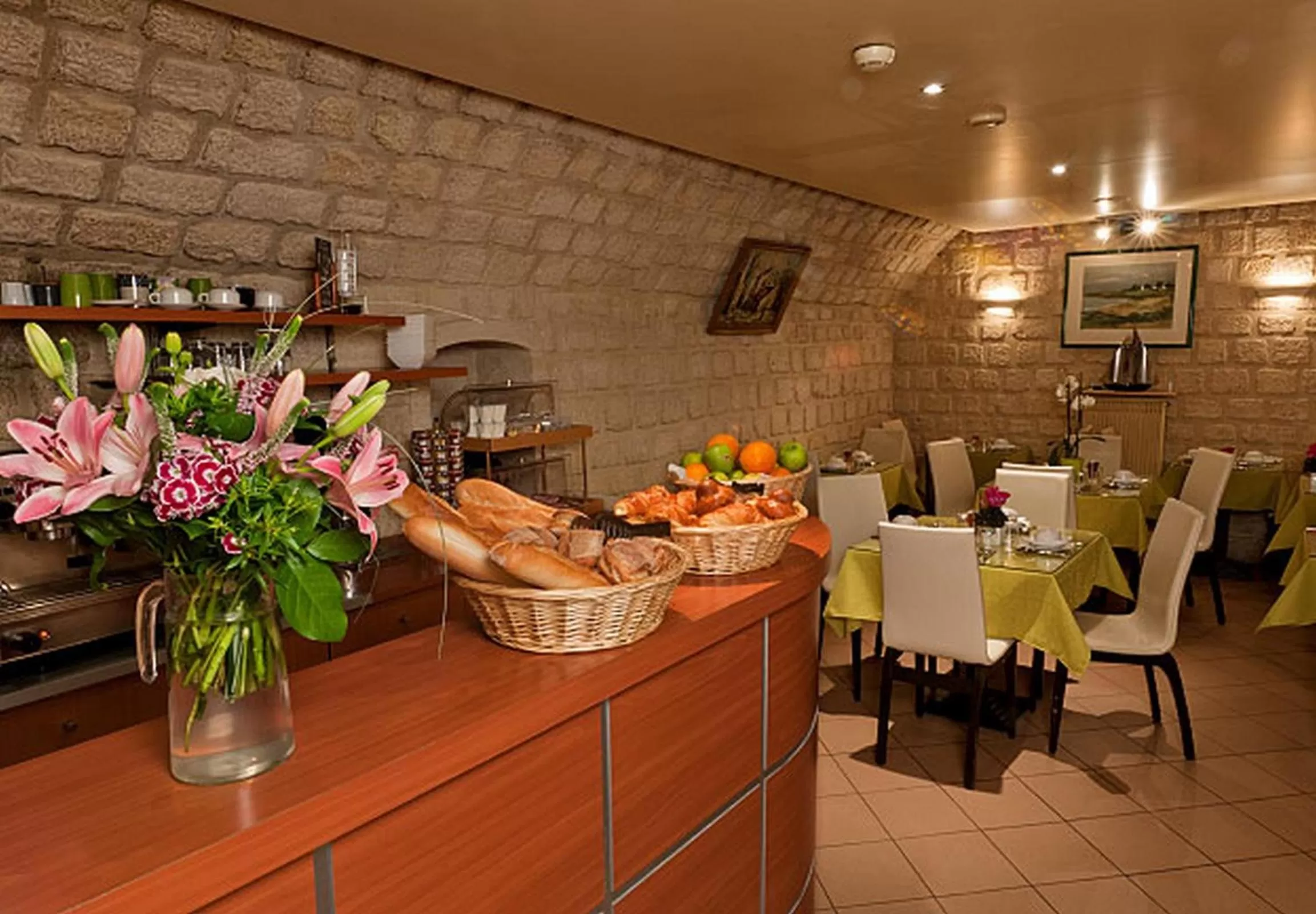 Restaurant/places to eat in Hôtel Opera Deauville