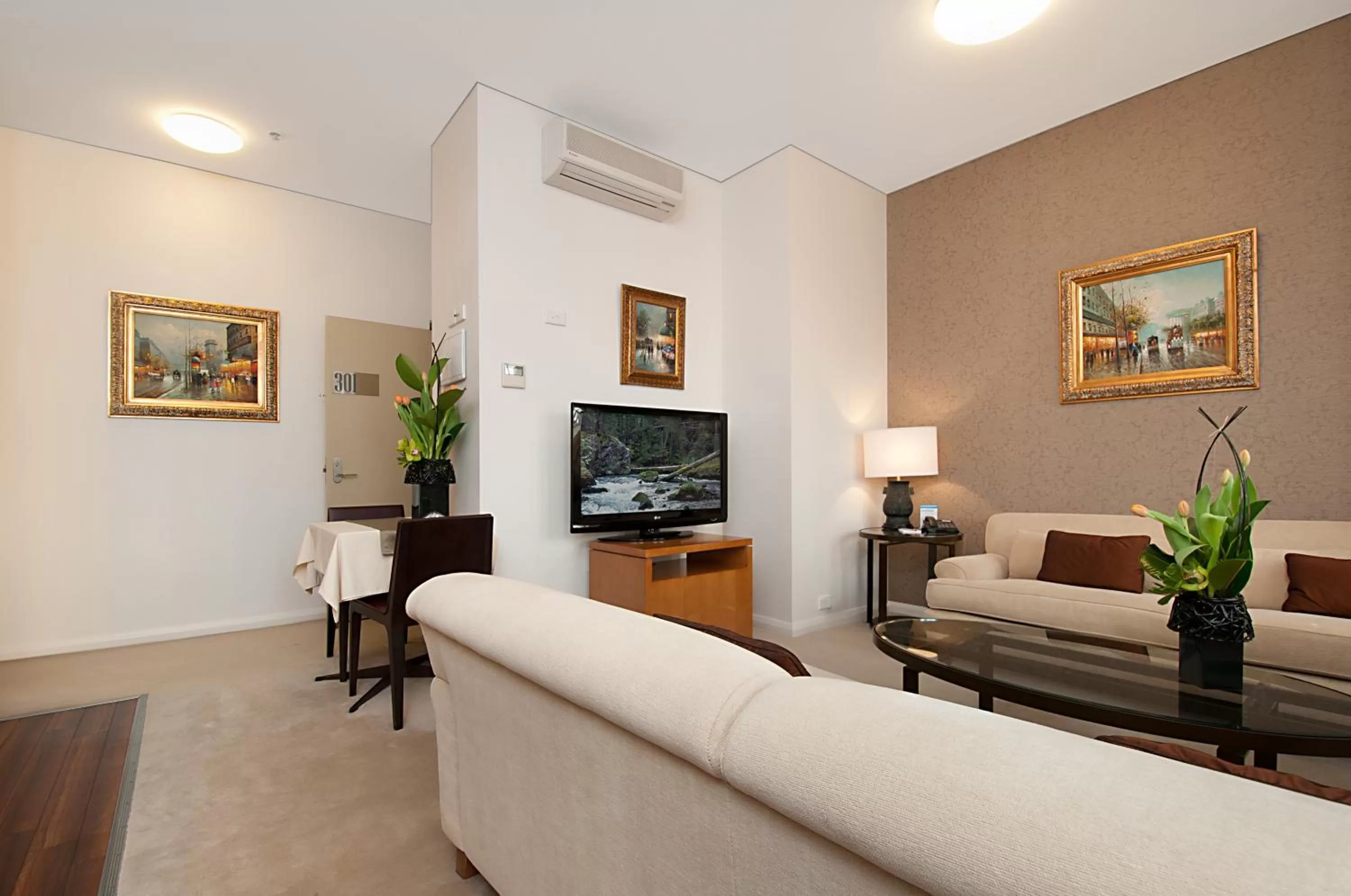 TV and multimedia in Adabco Boutique Hotel Adelaide