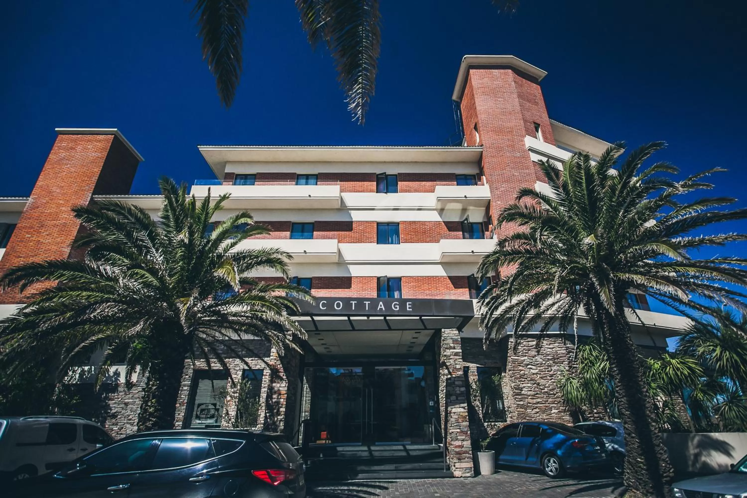 Property building in Cottage Carrasco