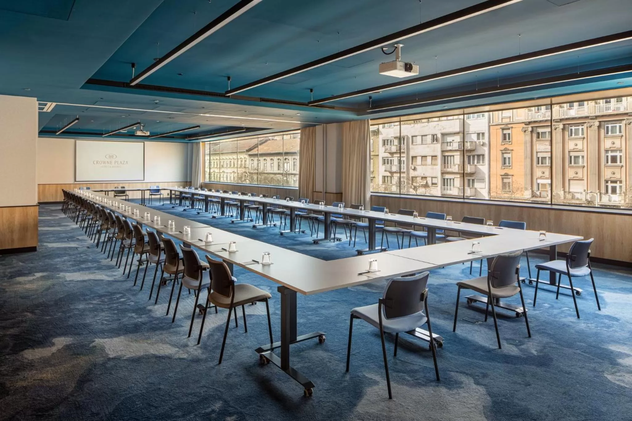 Meeting/conference room in Crowne Plaza Budapest by IHG