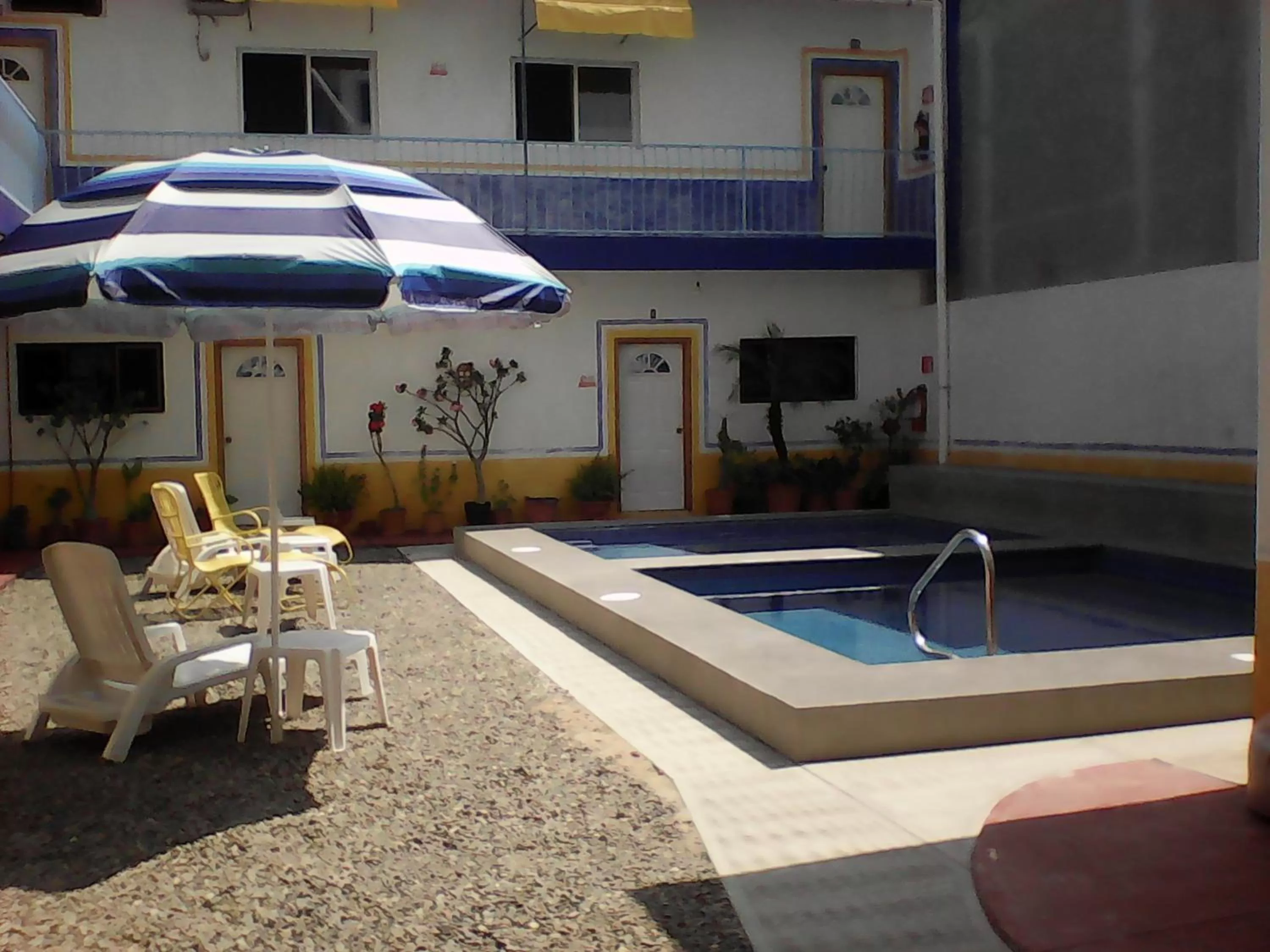 , Swimming Pool in Hotel Sarabi