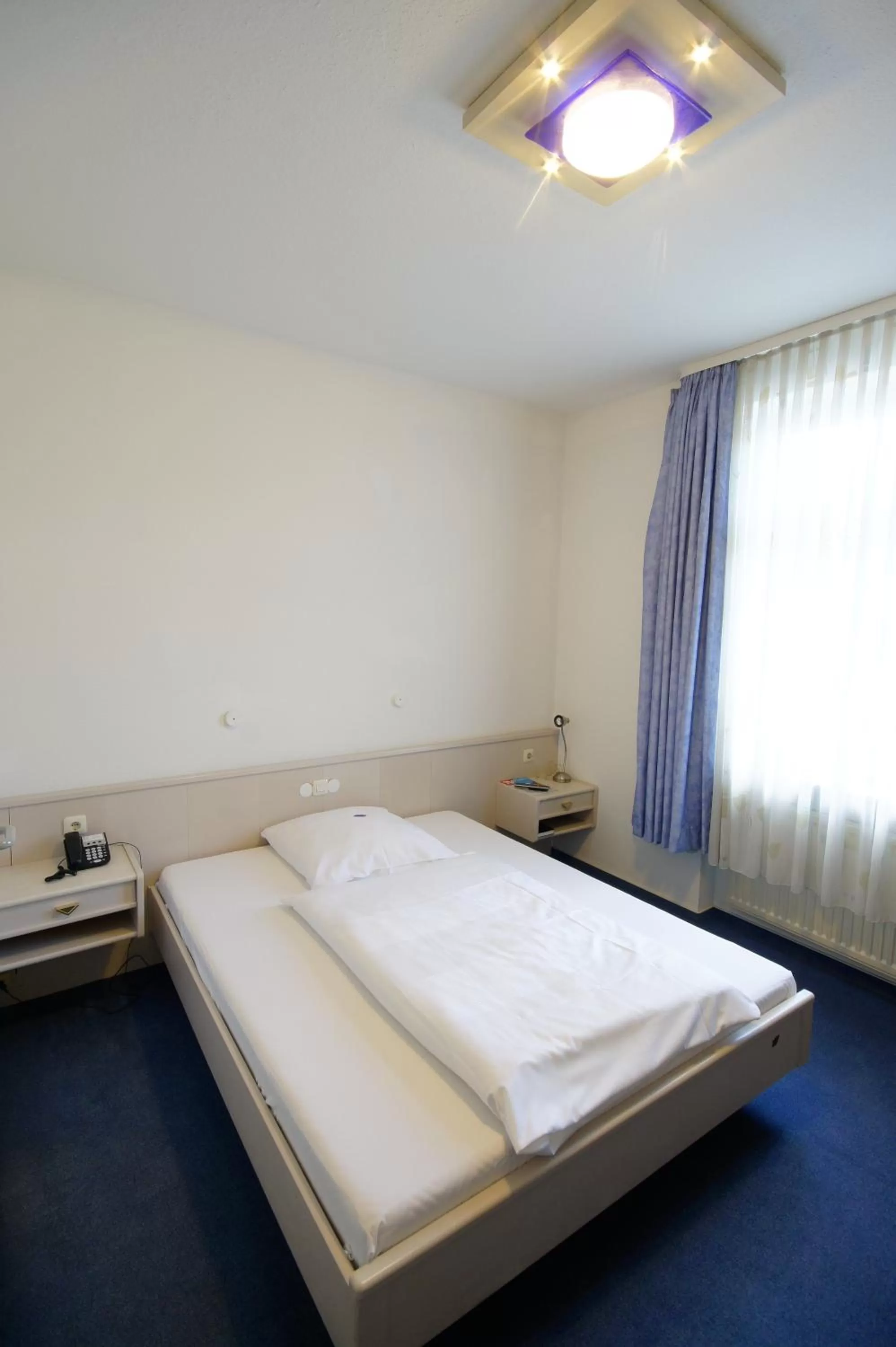 Bed in Hotel Neuwirtshaus