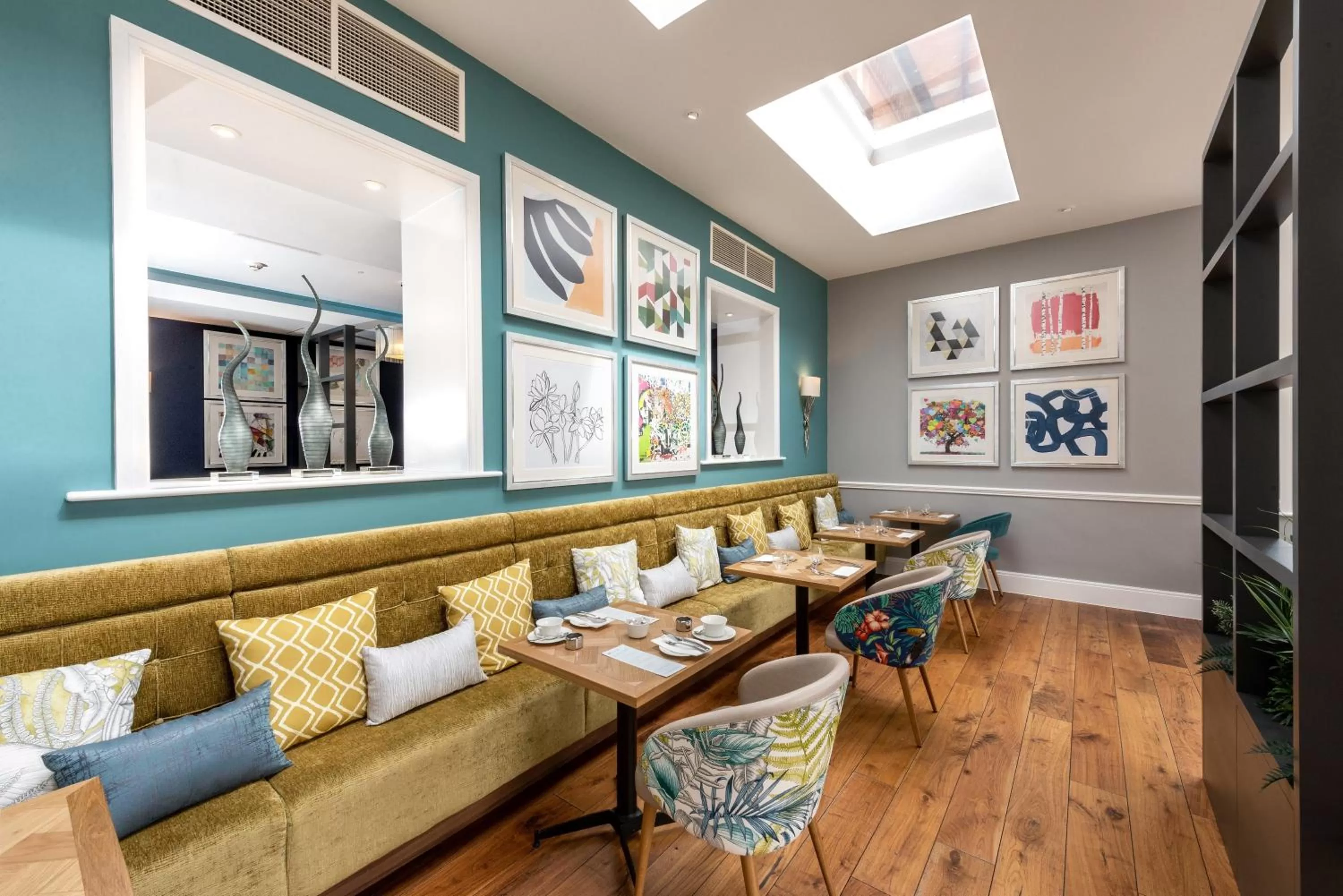 Restaurant/places to eat in Oakley Hall Hotel