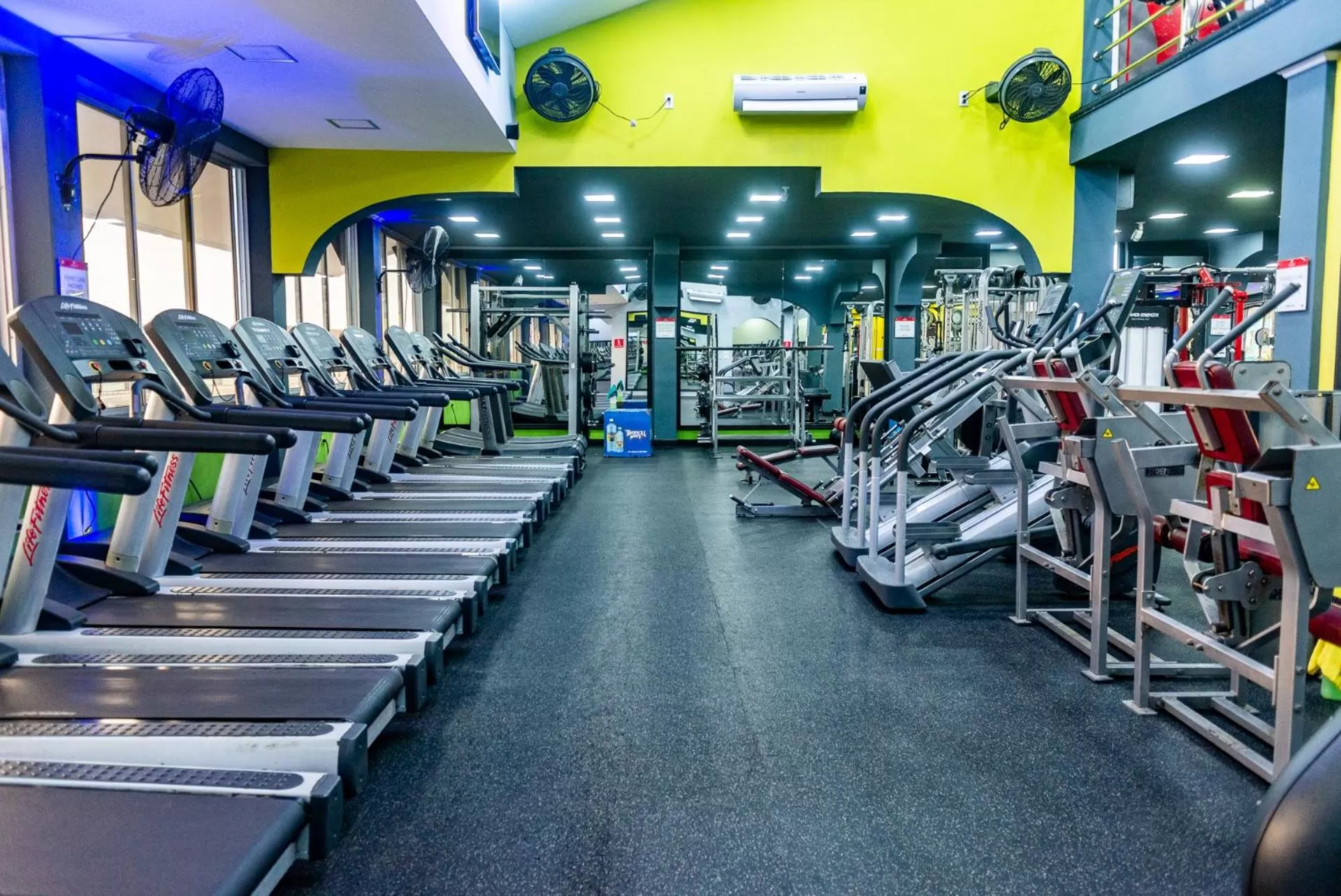 Fitness Center/Facilities in Status International Hotel