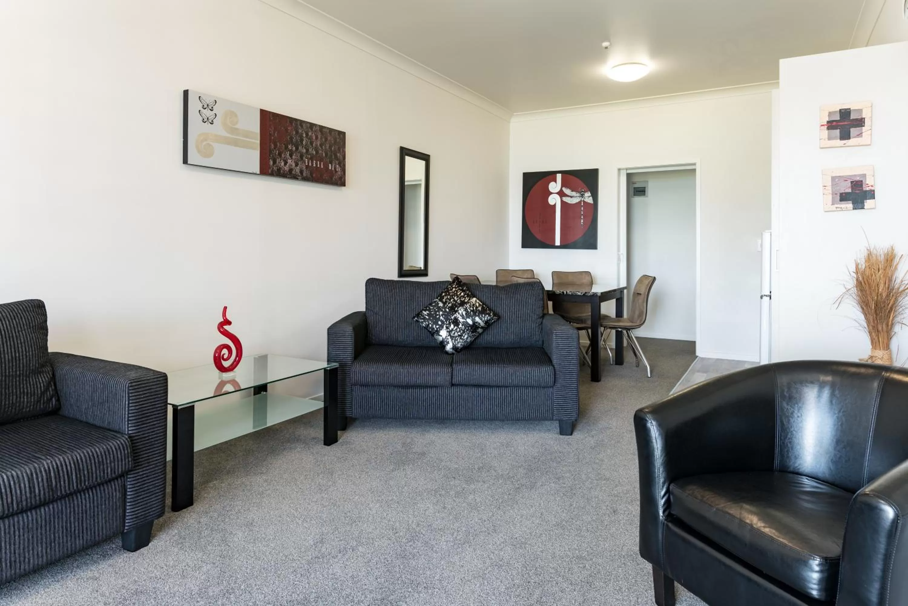 Photo of the whole room in Anchorage Motel