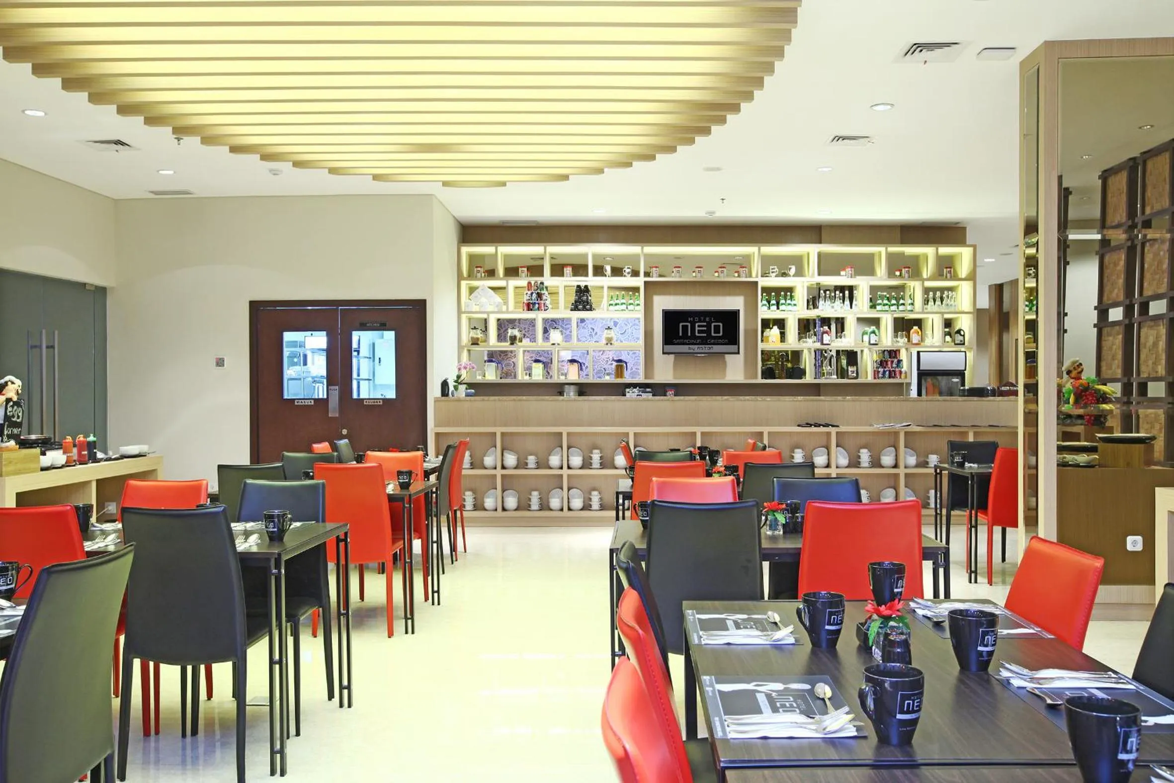 Restaurant/places to eat in Hotel NEO Cirebon by ASTON