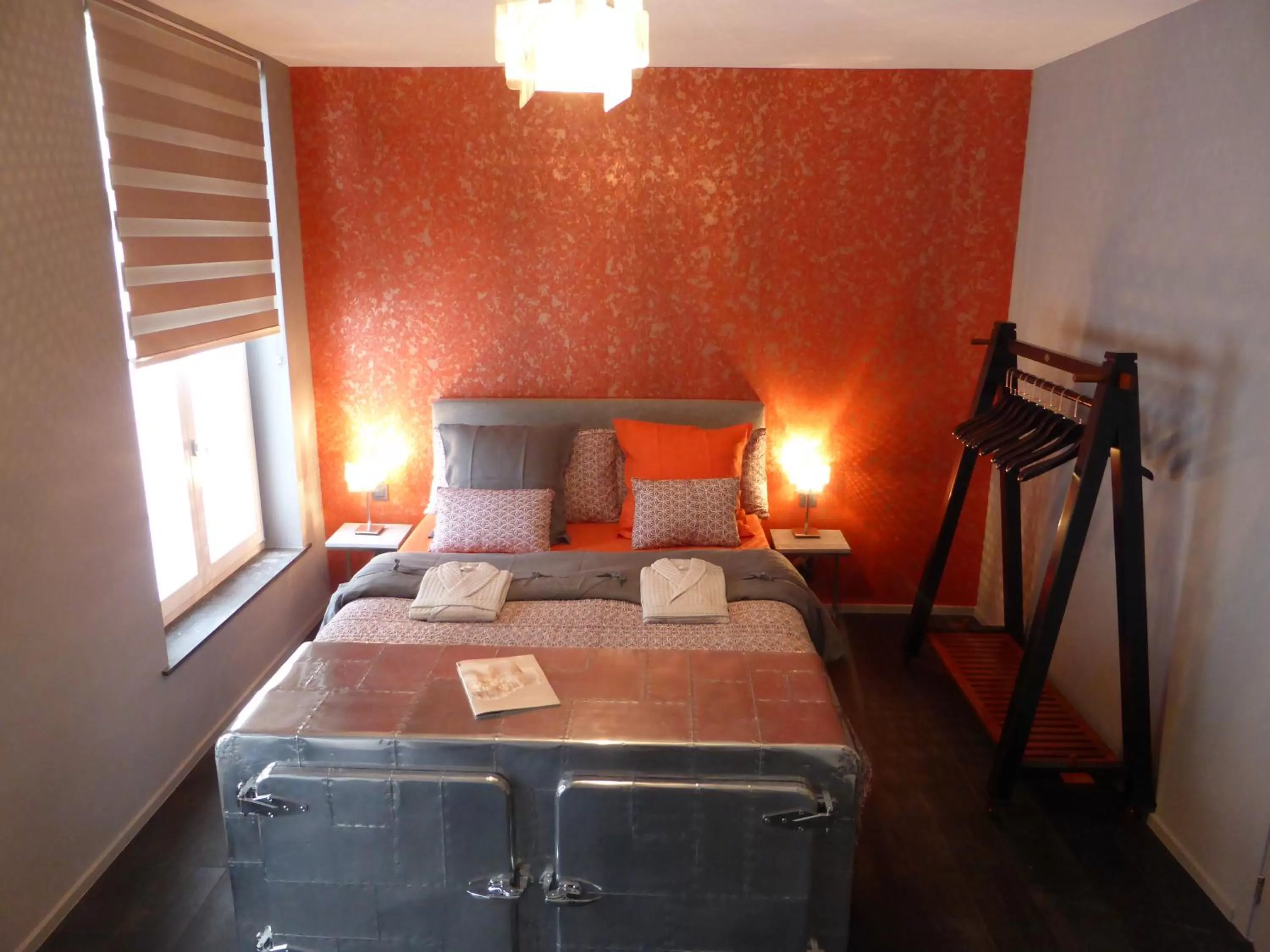 Photo of the whole room, Bed in All In One