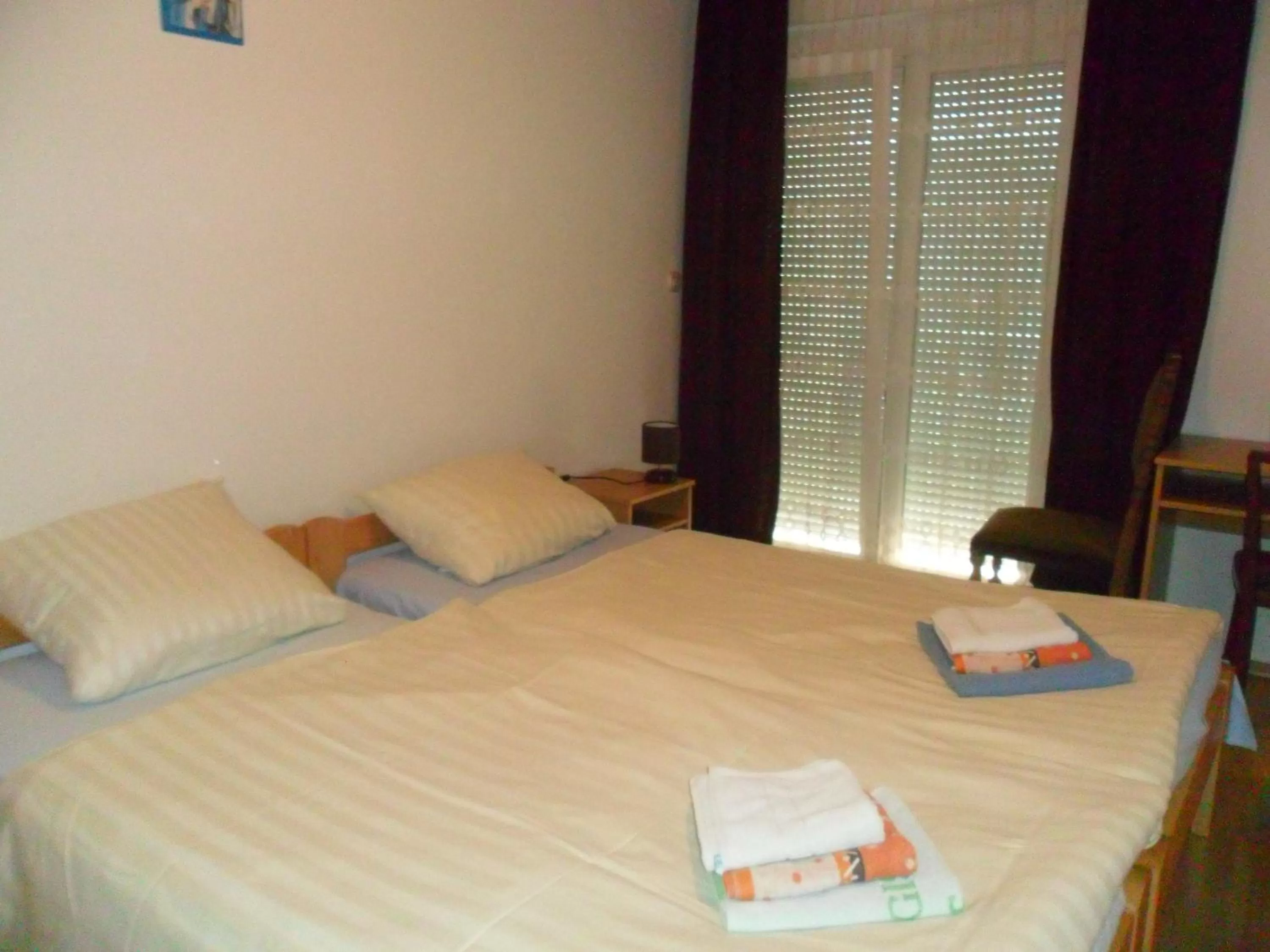 Photo of the whole room, Bed in Sobe u kucanstvu MBM