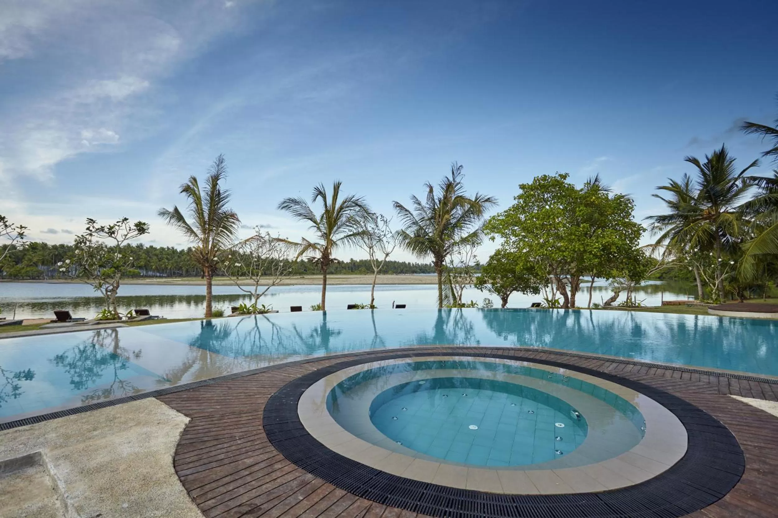 Swimming pool in Amaranthe Bay Resort & Spa