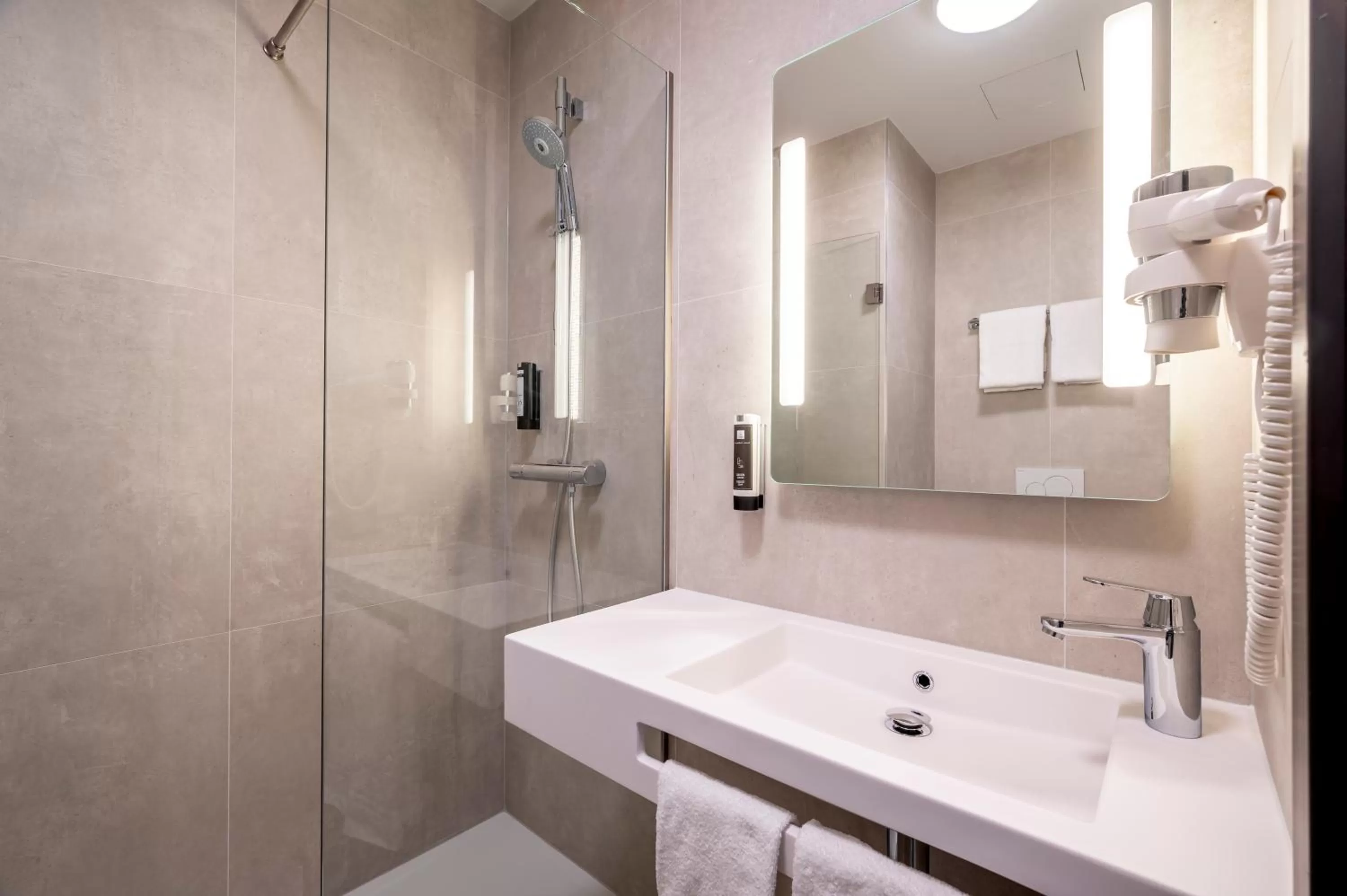 Bathroom in B&B HOTEL Gent Centrum