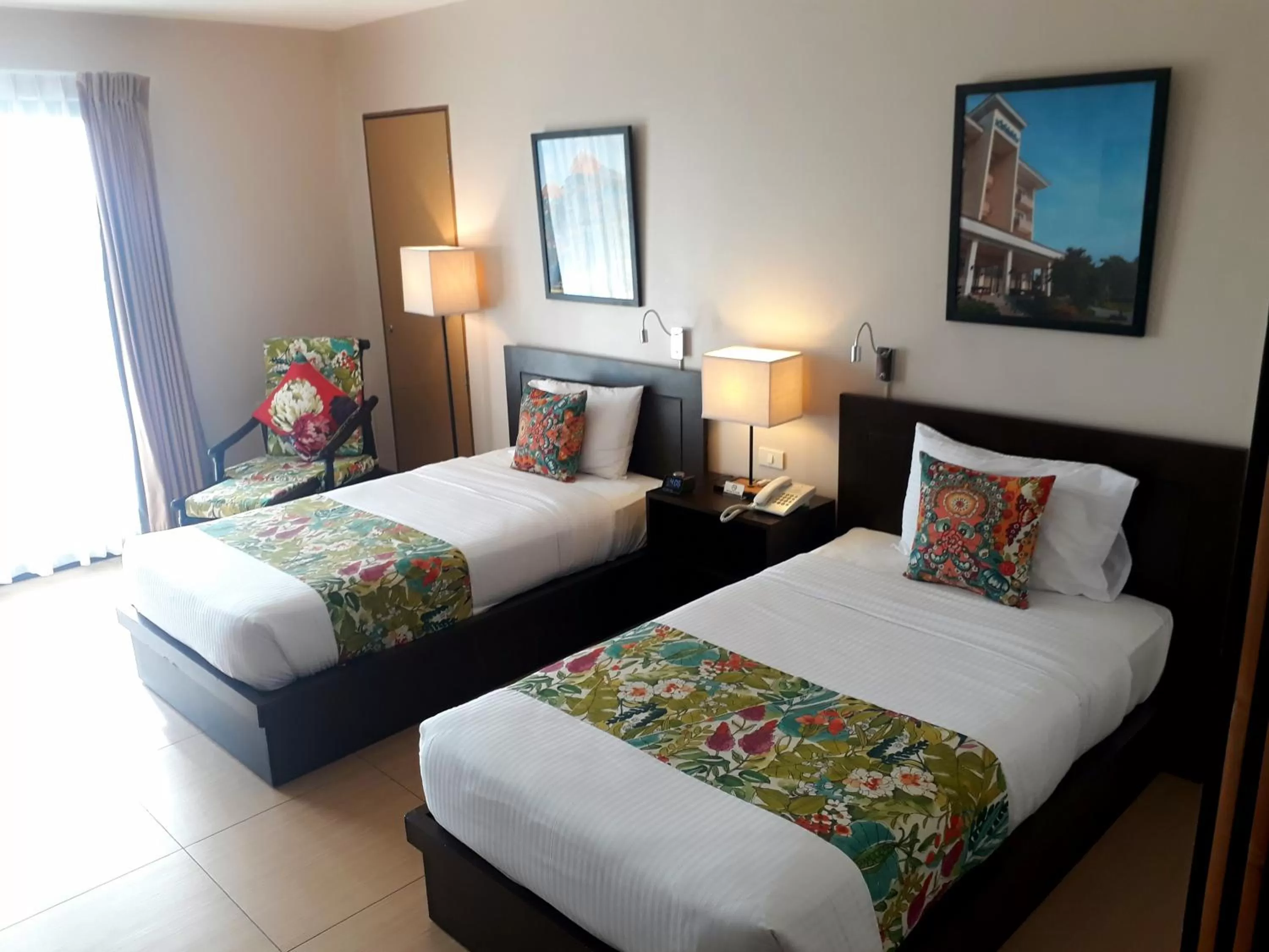 Bed in Hotel Kimberly Tagaytay