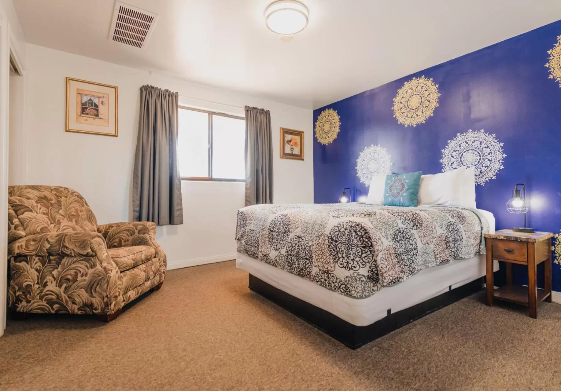 Bedroom, Bed in 1 or 3 Bedroom Apartment with Full Kitchen