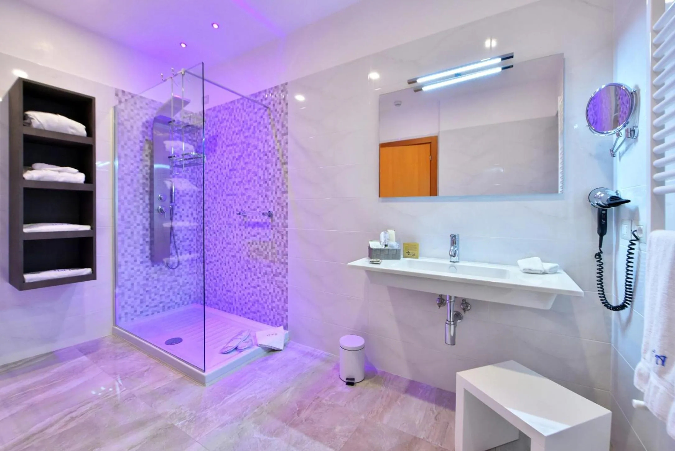 Shower in Hotel d'Altavilla