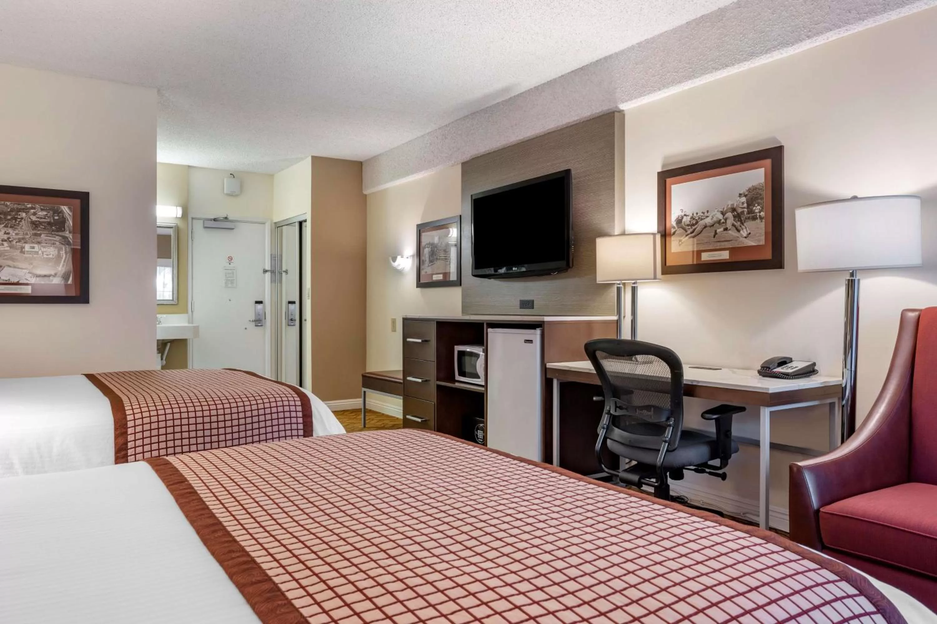 Photo of the whole room, Bed in Best Western Plus Thousand Oaks Inn