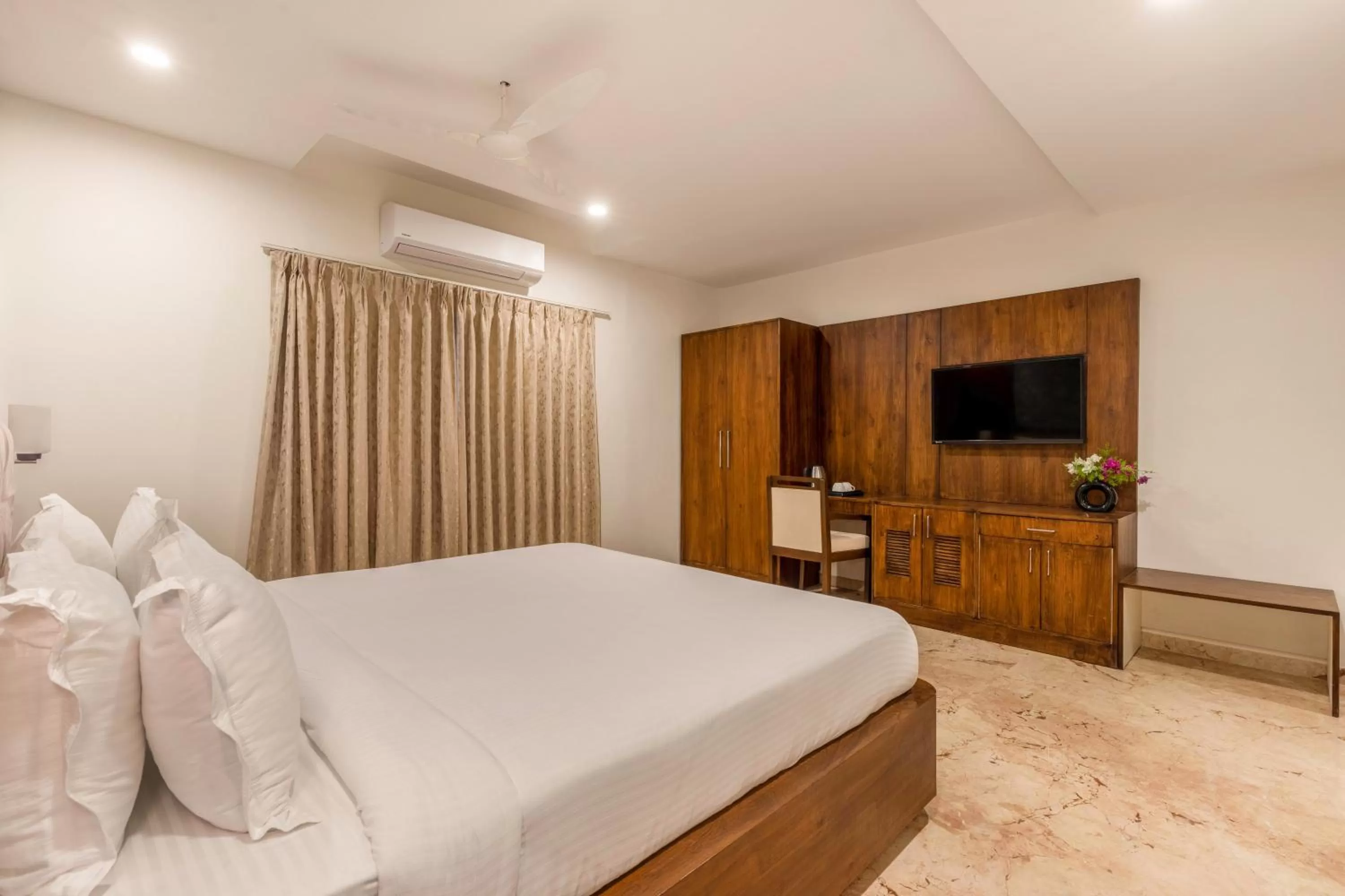 Bedroom, Bed in Seasons A Boutique Hotel