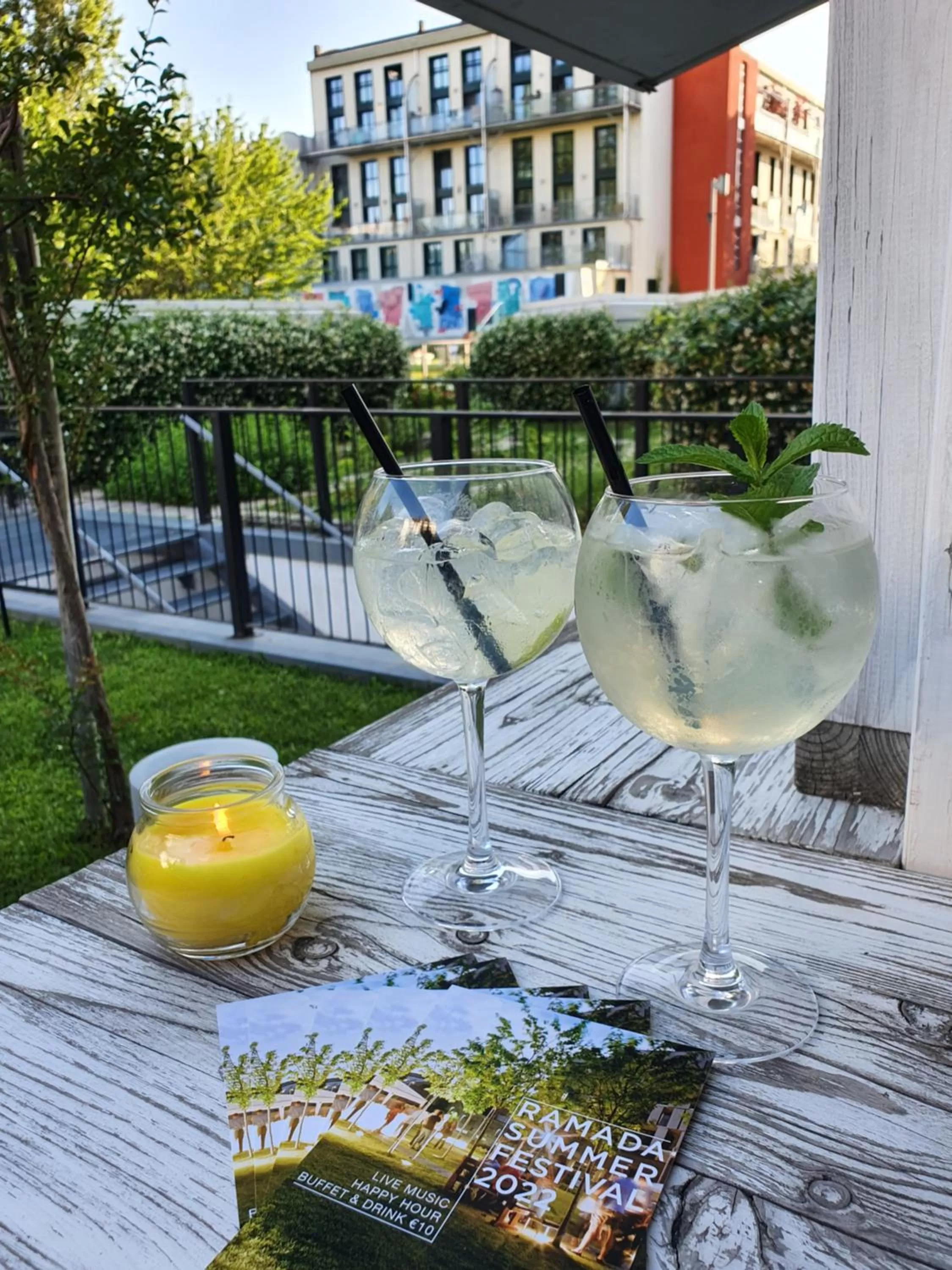 Lounge or bar in Ramada Plaza by Wyndham Milano