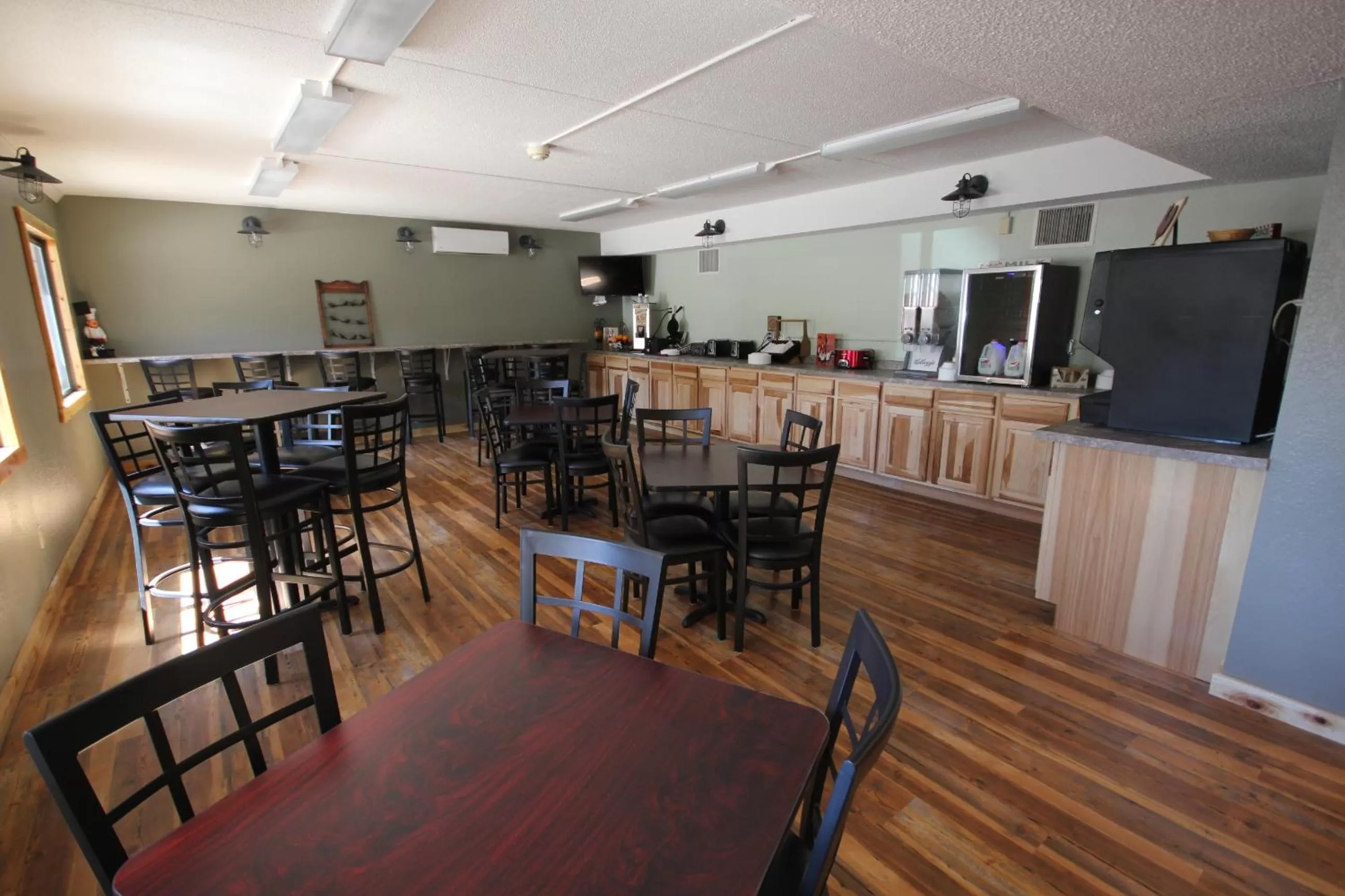 Restaurant/places to eat in Blackstone Lodge and Suites