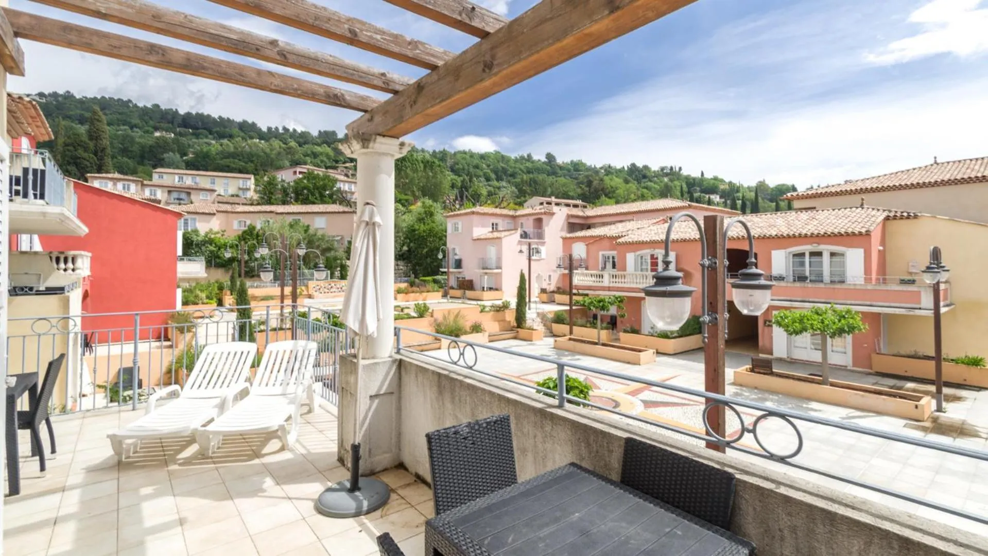 Patio in Vacancéole – Le Domaine de Camiole