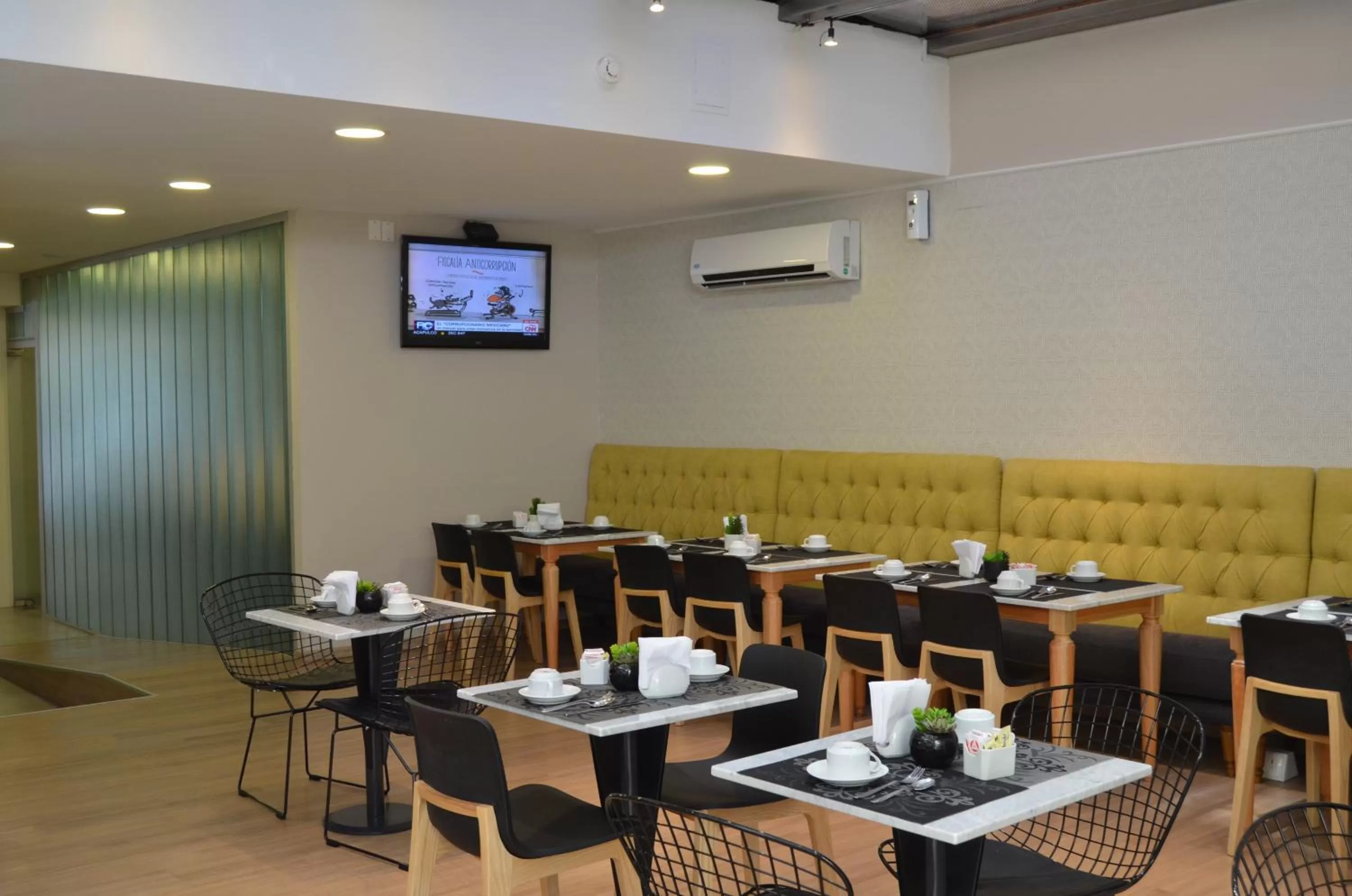Restaurant/Places to Eat in Armon Suites Hotel