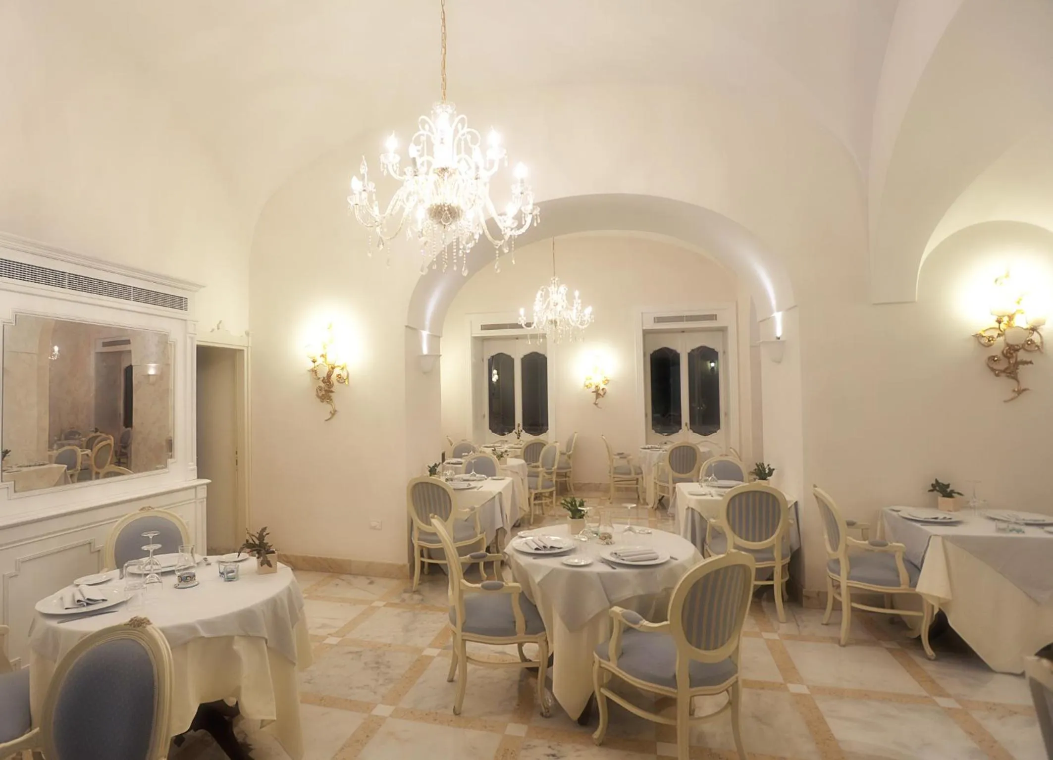 Restaurant/places to eat in Hotel Villa Fraulo