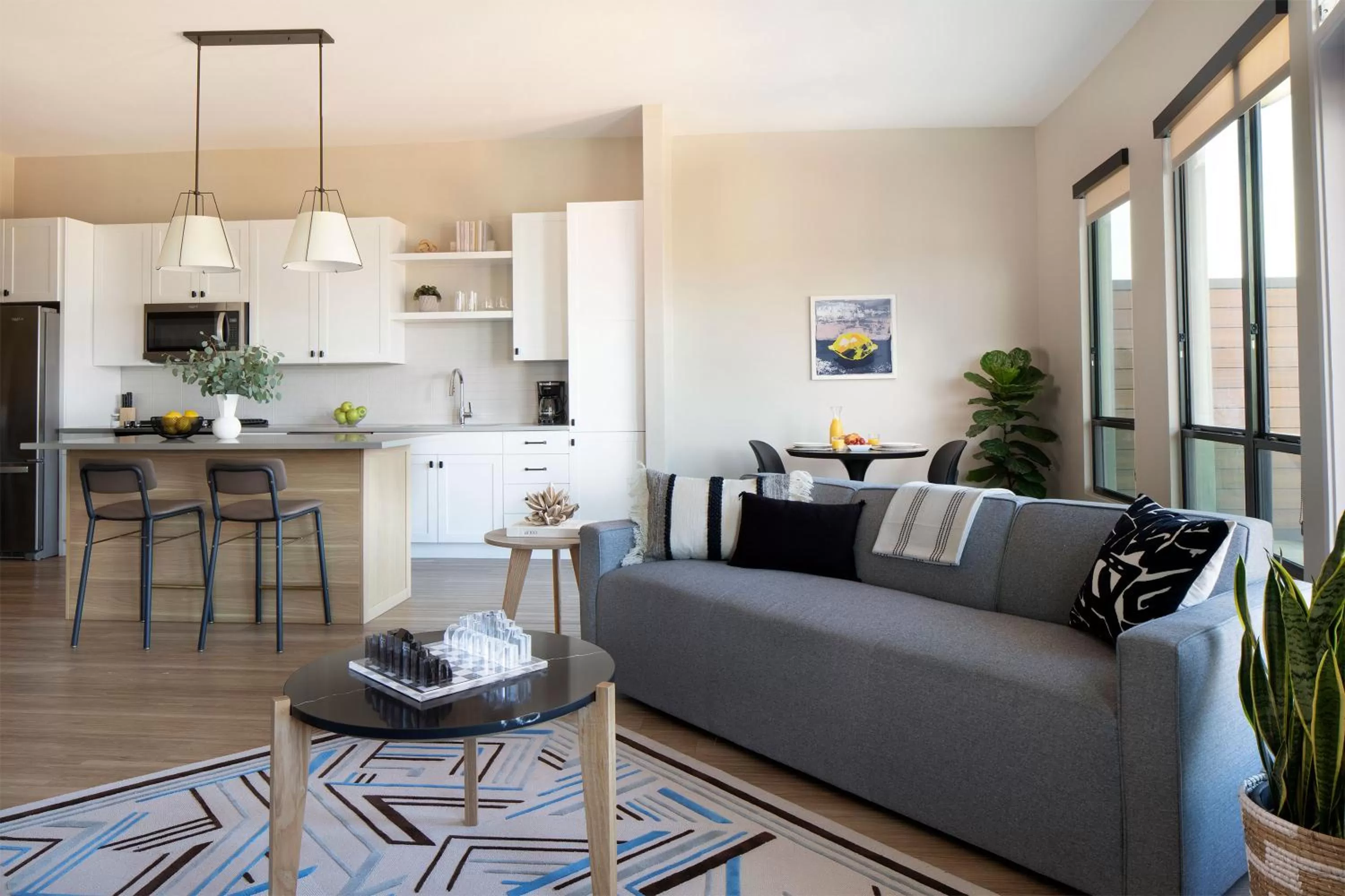 Designer Furnished 1 Bedroom King Apt in Old Town in Sentral Old Town