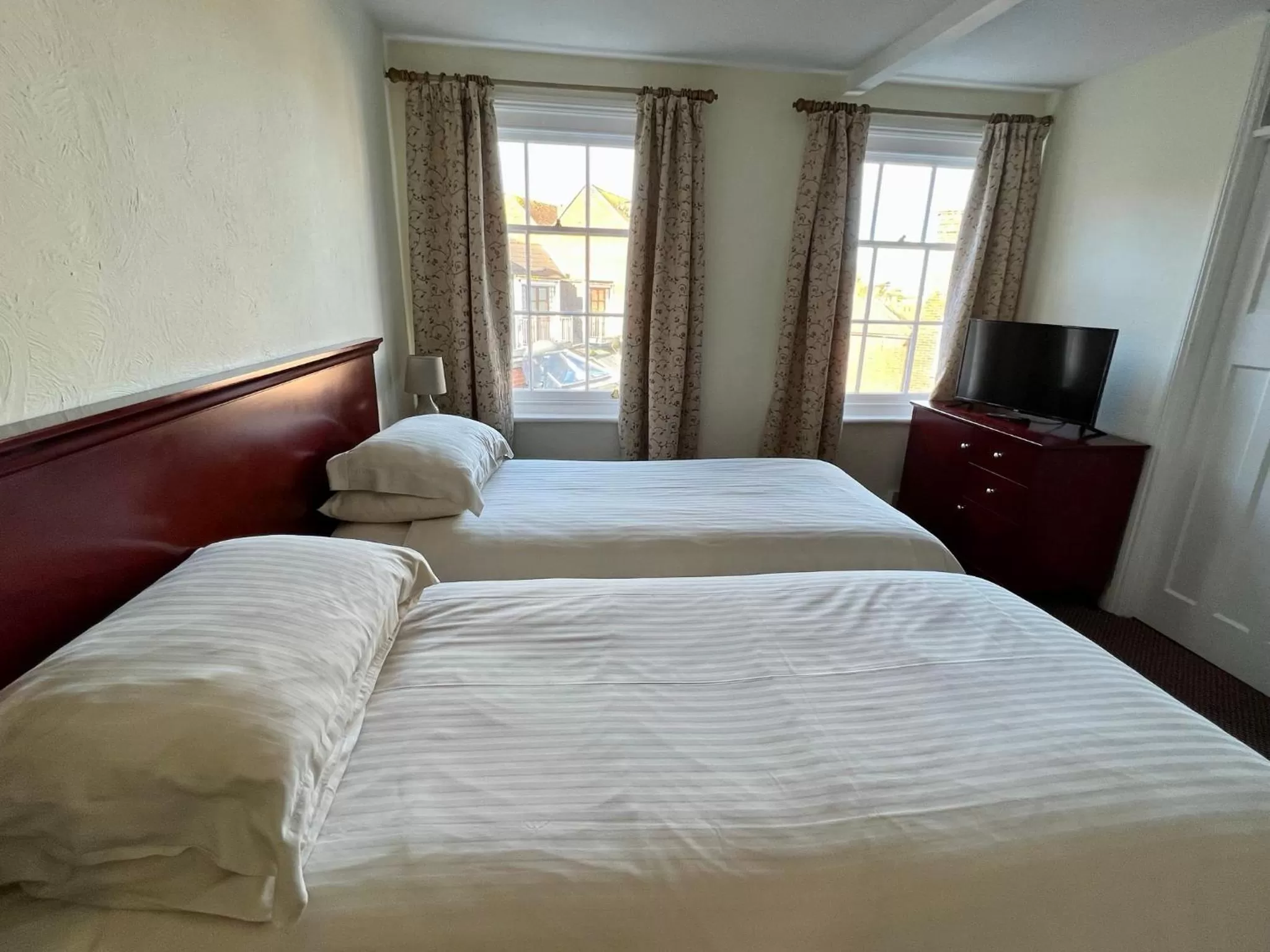 Bed in Calverts Hotel - Newport, Isle of Wight - RETURN CAR FERRY FROM 89 POUNDS