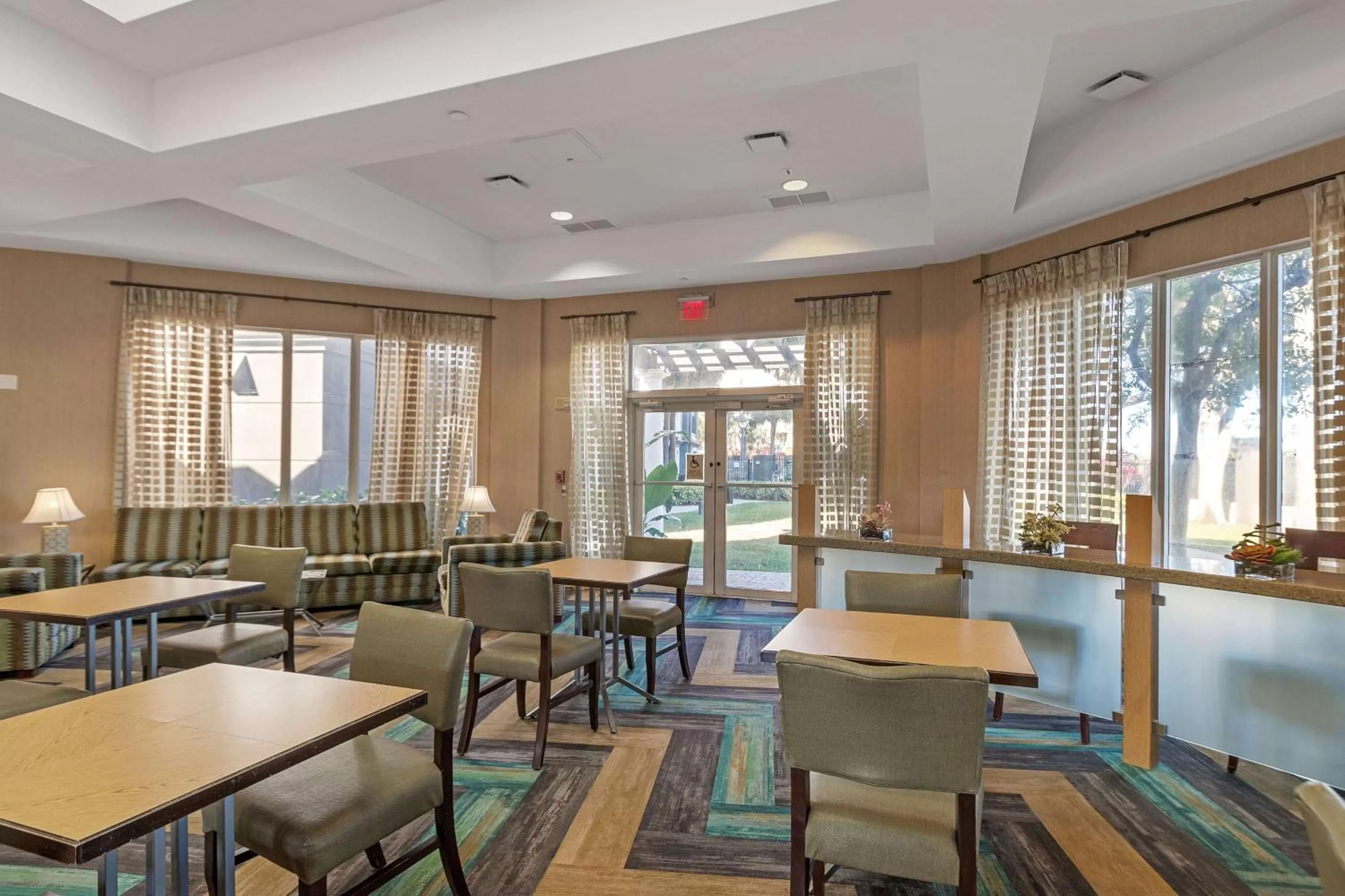 Lobby or reception in La Quinta by Wyndham Ft. Lauderdale Airport