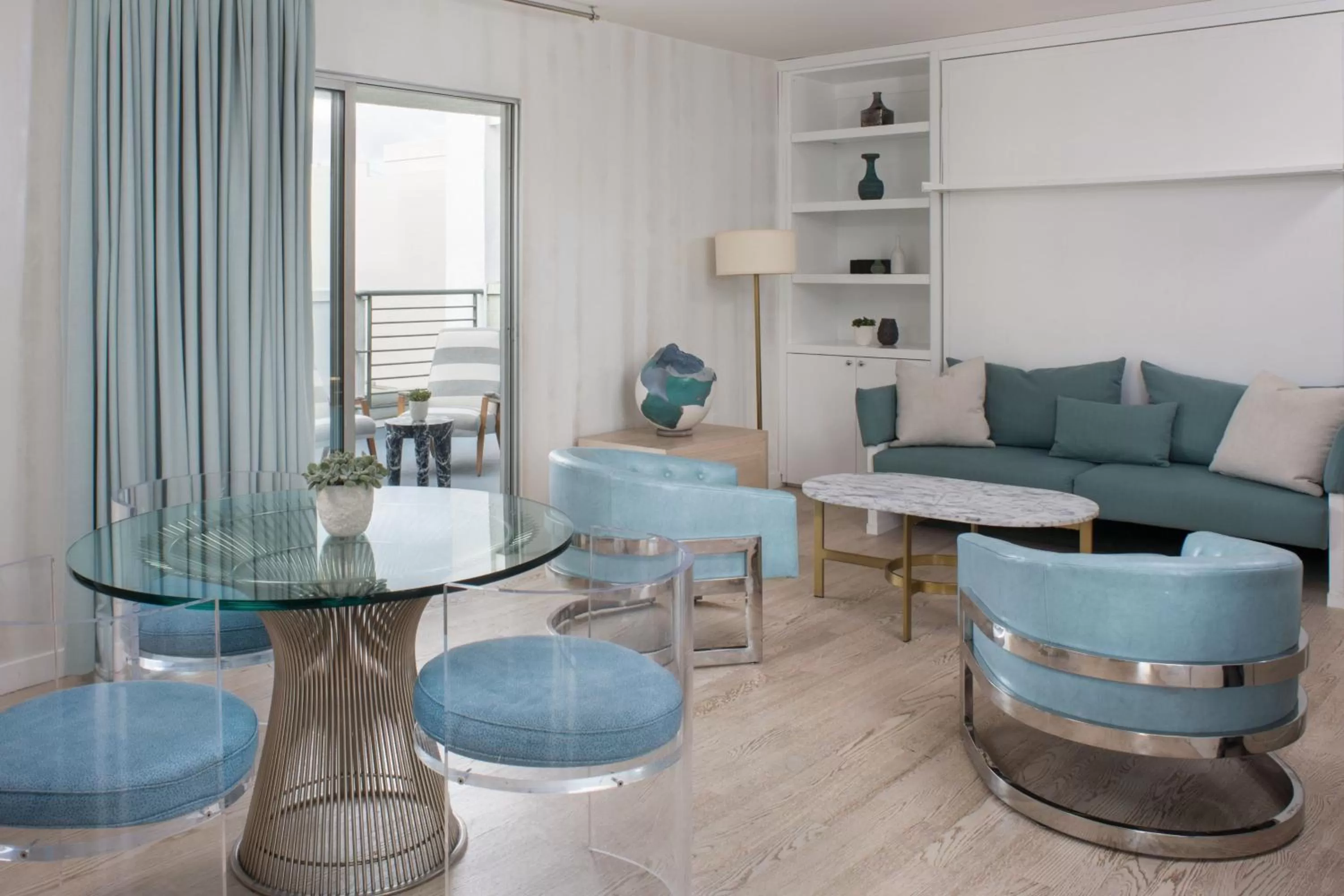 Living room in Avalon Hotel Beverly Hills, a Member of Design Hotels