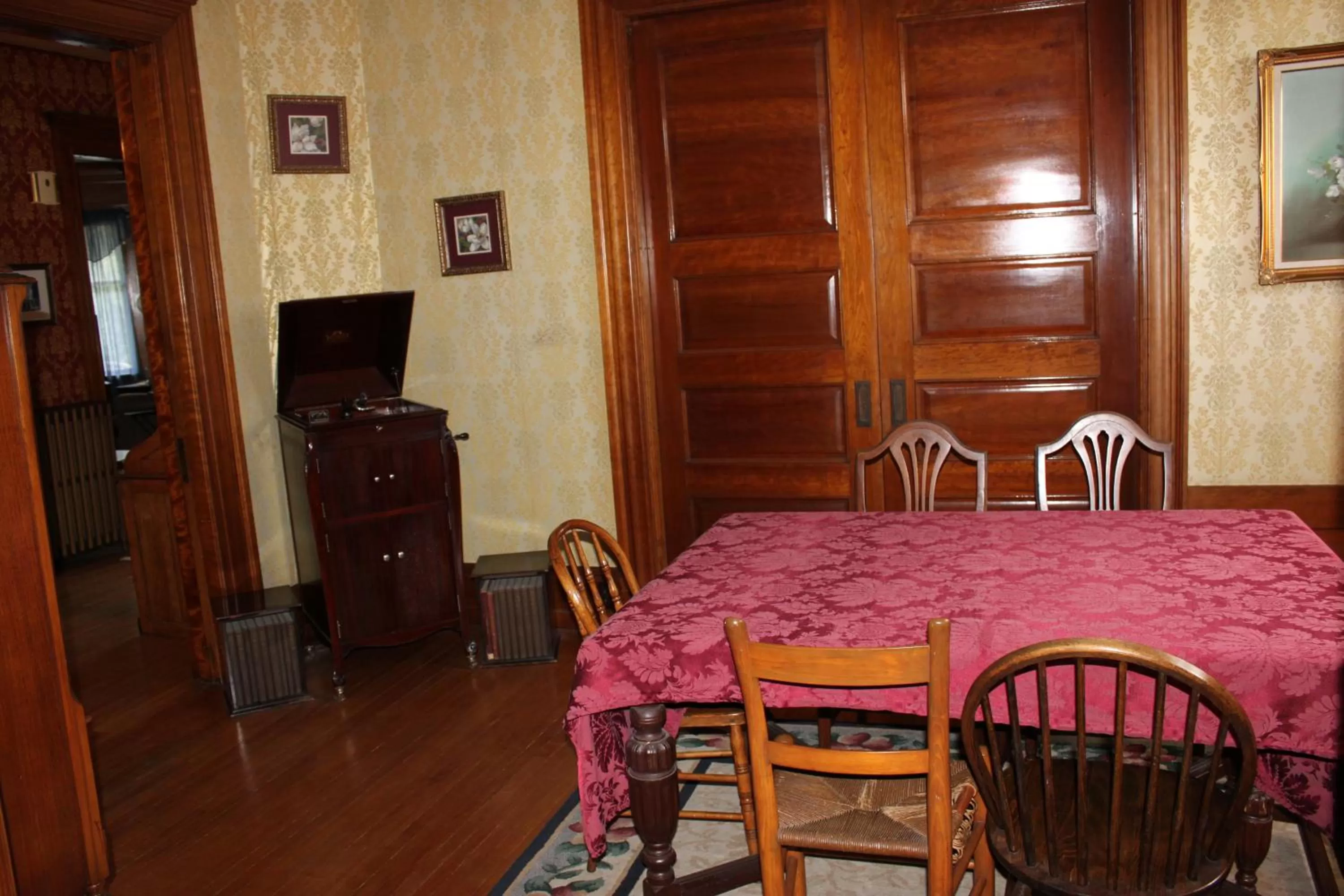 Dining area in Victorian Charm Inn