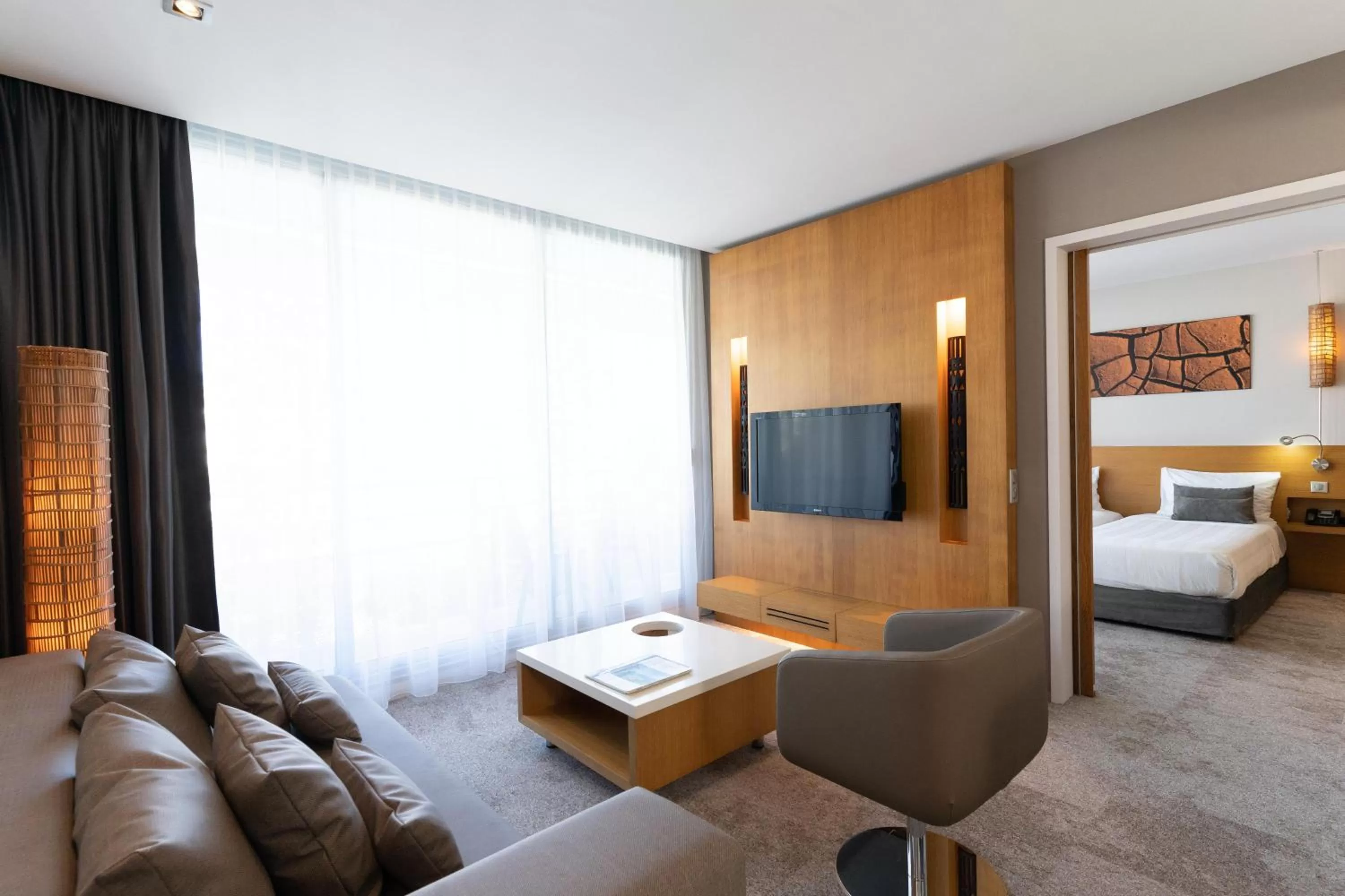 TV and multimedia, Bed in Chateau Royal Beach Resort & Spa, Noumea