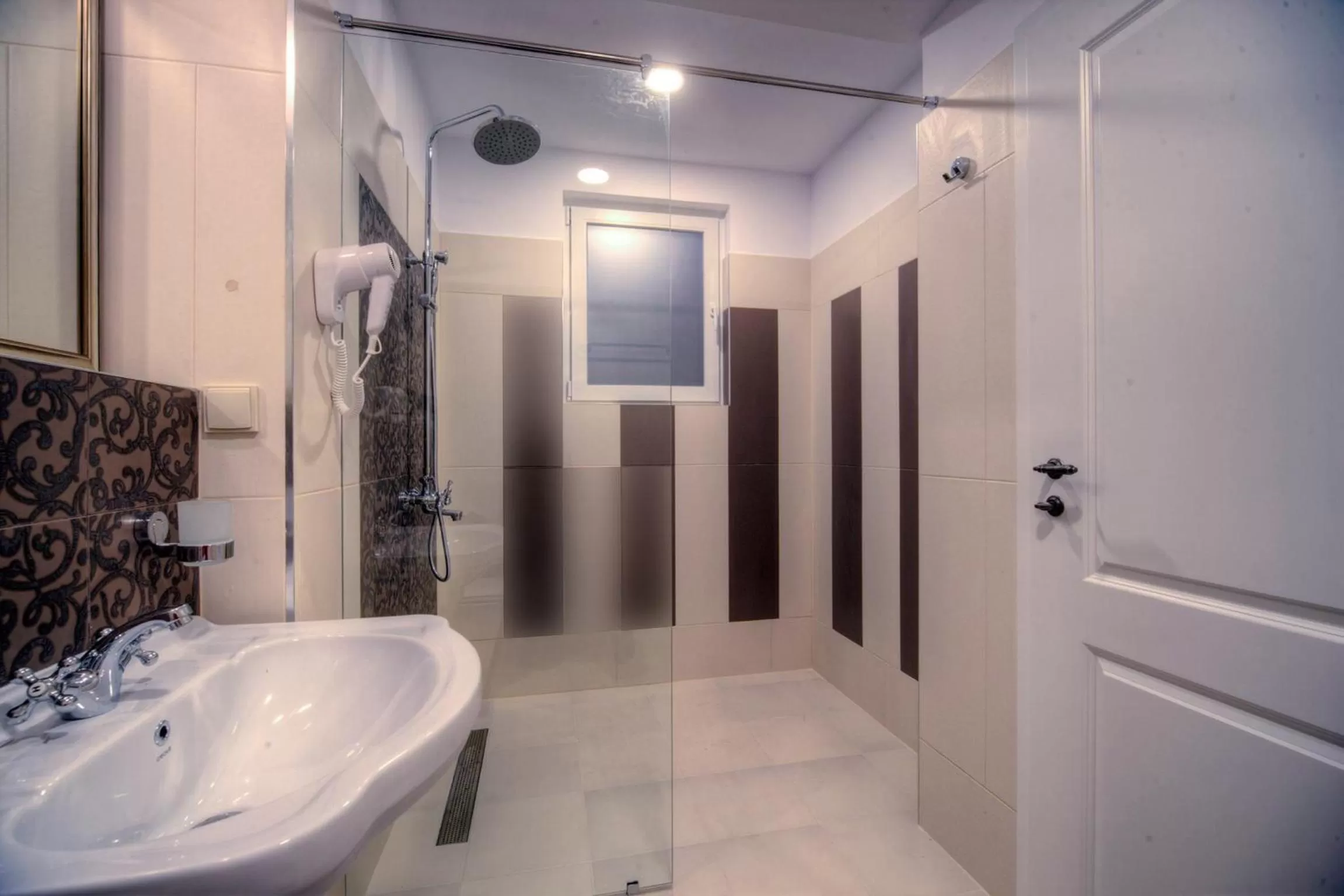 Shower in Family Hotel Agoncev