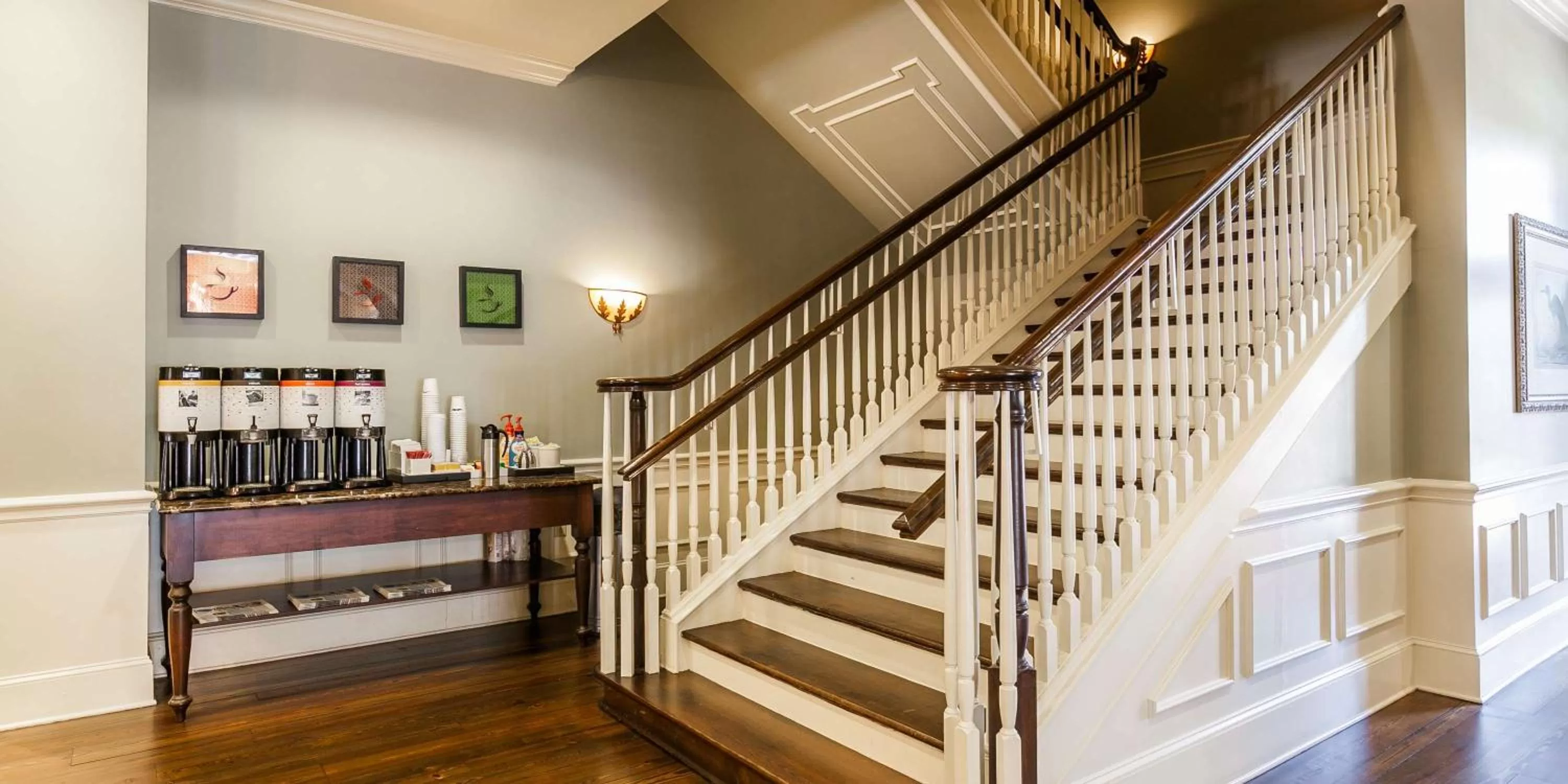 Lobby or reception in Hampton Inn & Suites Savannah Historic District