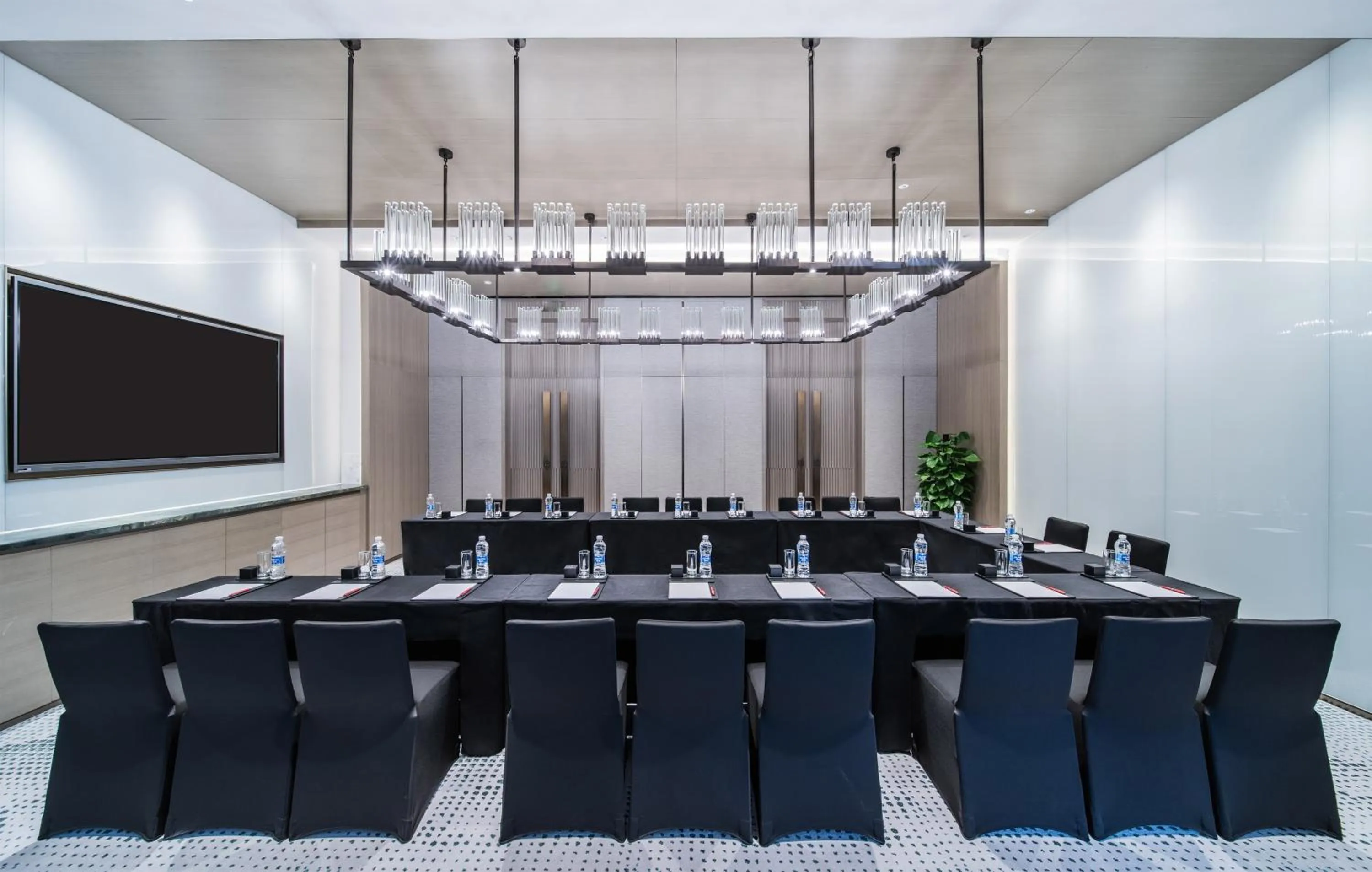 Meeting/conference room in HUALUXE Xi'an Chanba by IHG-西安浐灞华邑酒店-Near Xi'an International Convention Exhibition Center and Shopping mall and The Romantic show of Xi'an-Free Luggage Storage-English Service