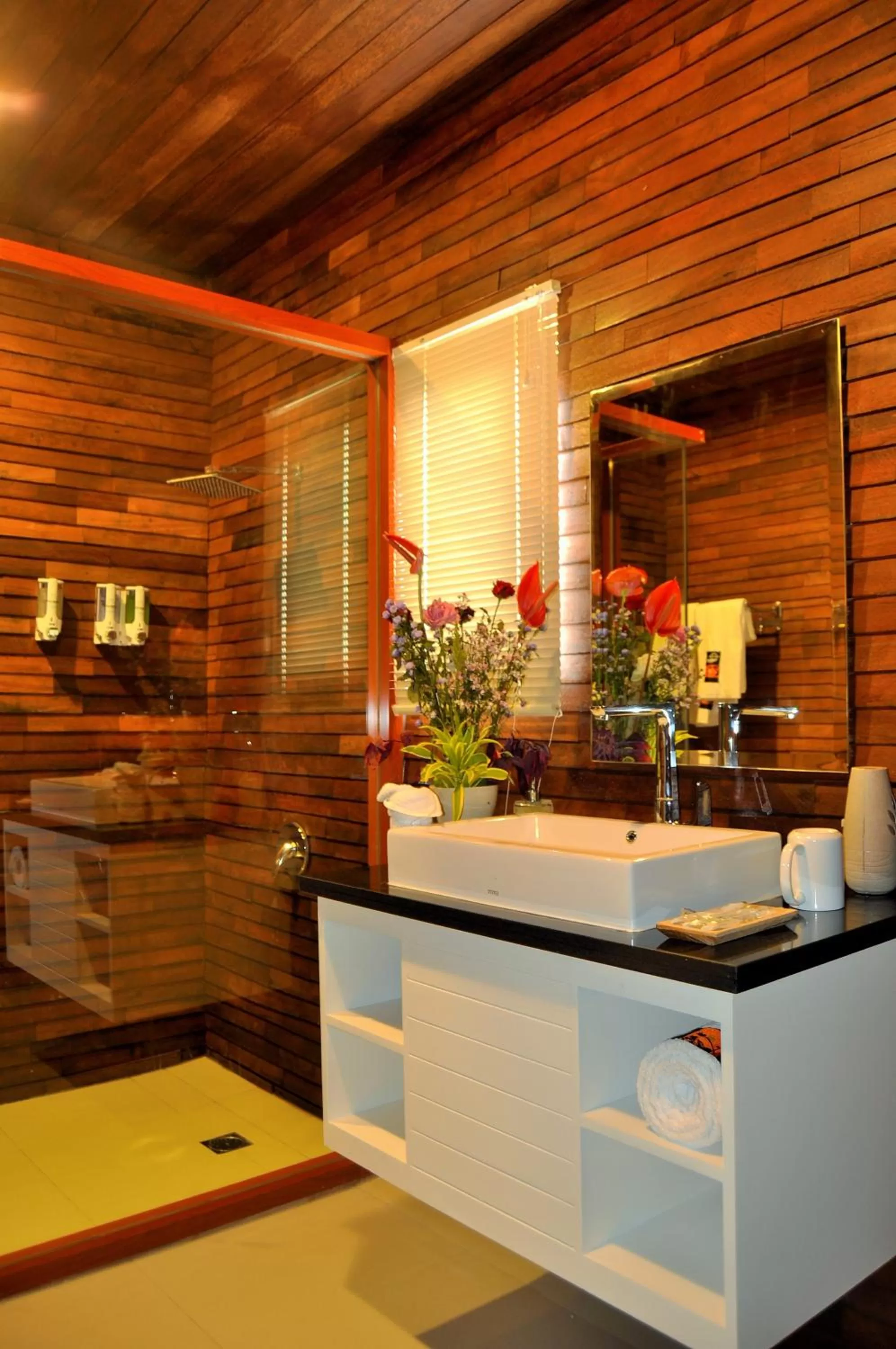 Shower in Ocean Terrace Suite And Spa Luxury