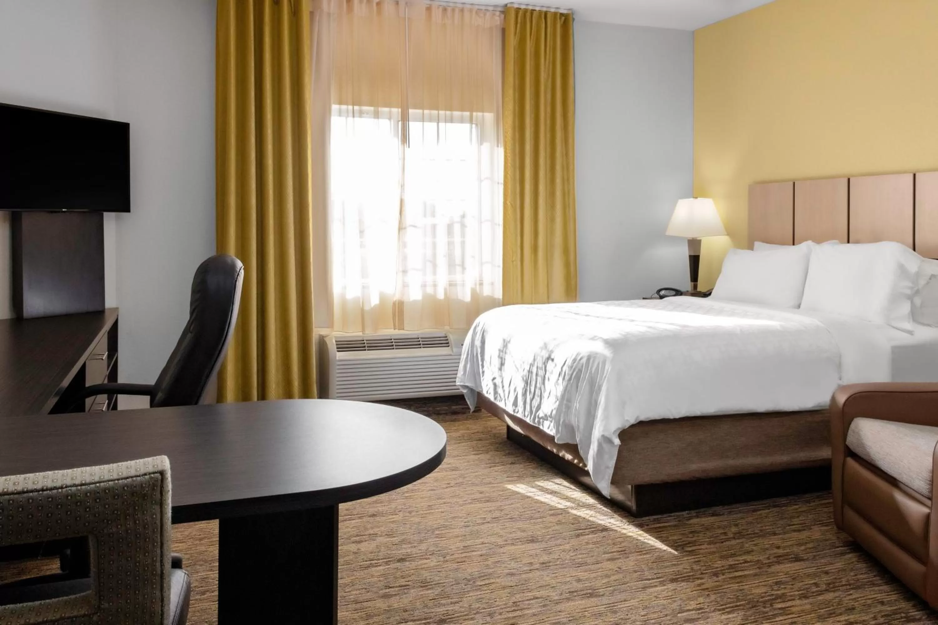 Photo of the whole room, Bed in Candlewood Suites Warner Robins by IHG