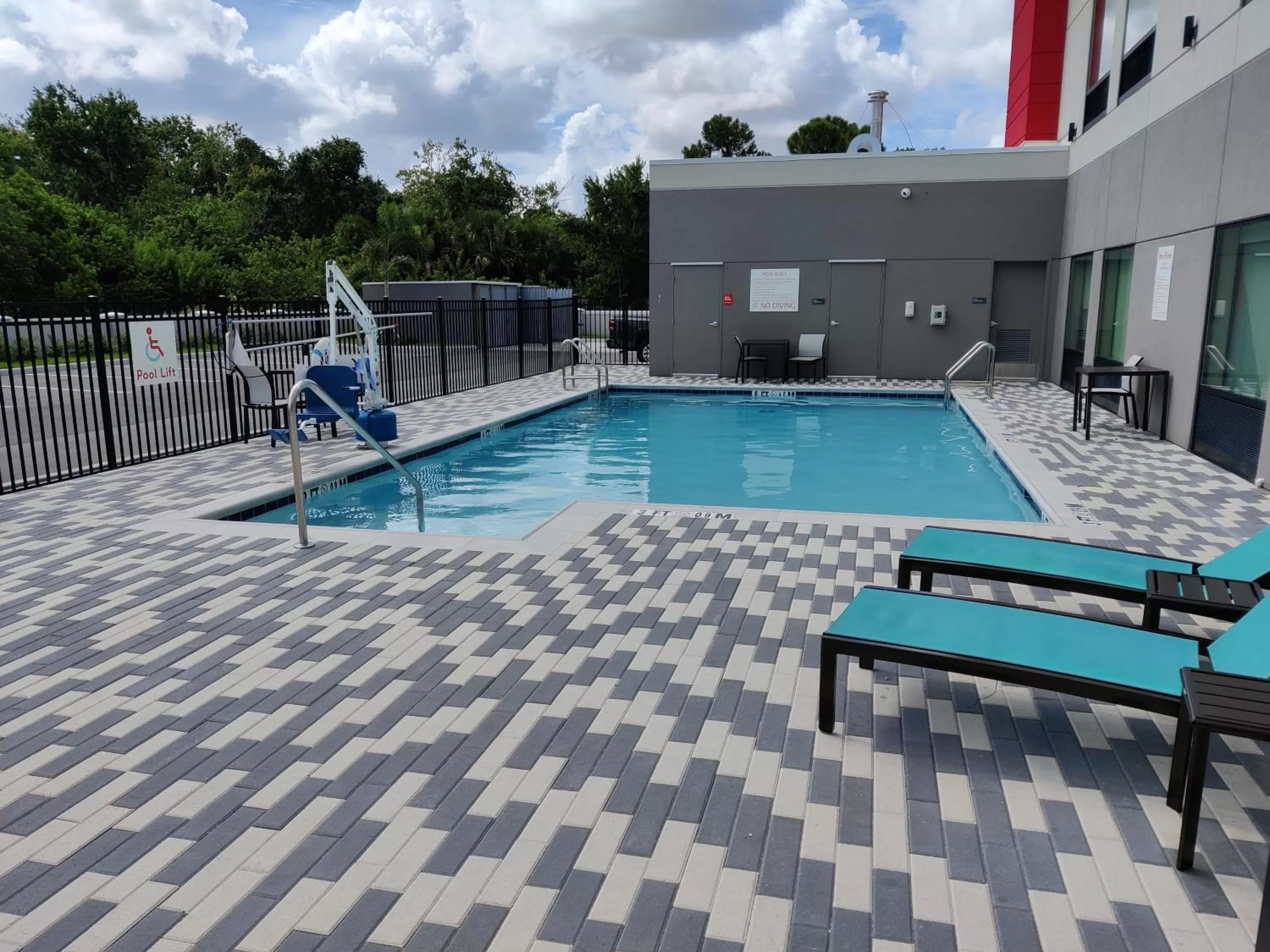 Swimming pool in avid hotels - Melbourne - Viera by IHG