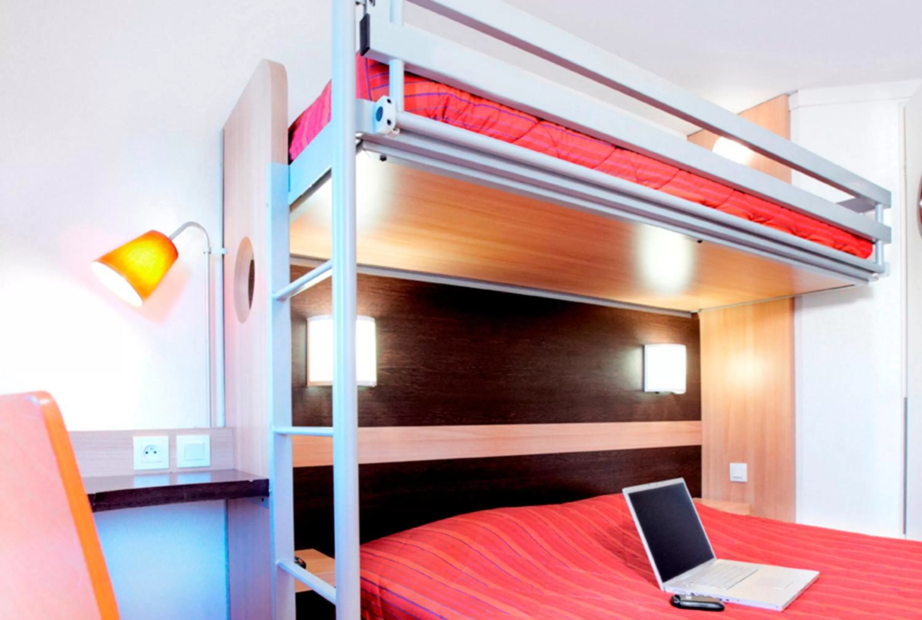 Triple Room (1 Double Bed + 1 Single Bed) in Premiere Classe Valenciennes Sud - Rouvignies