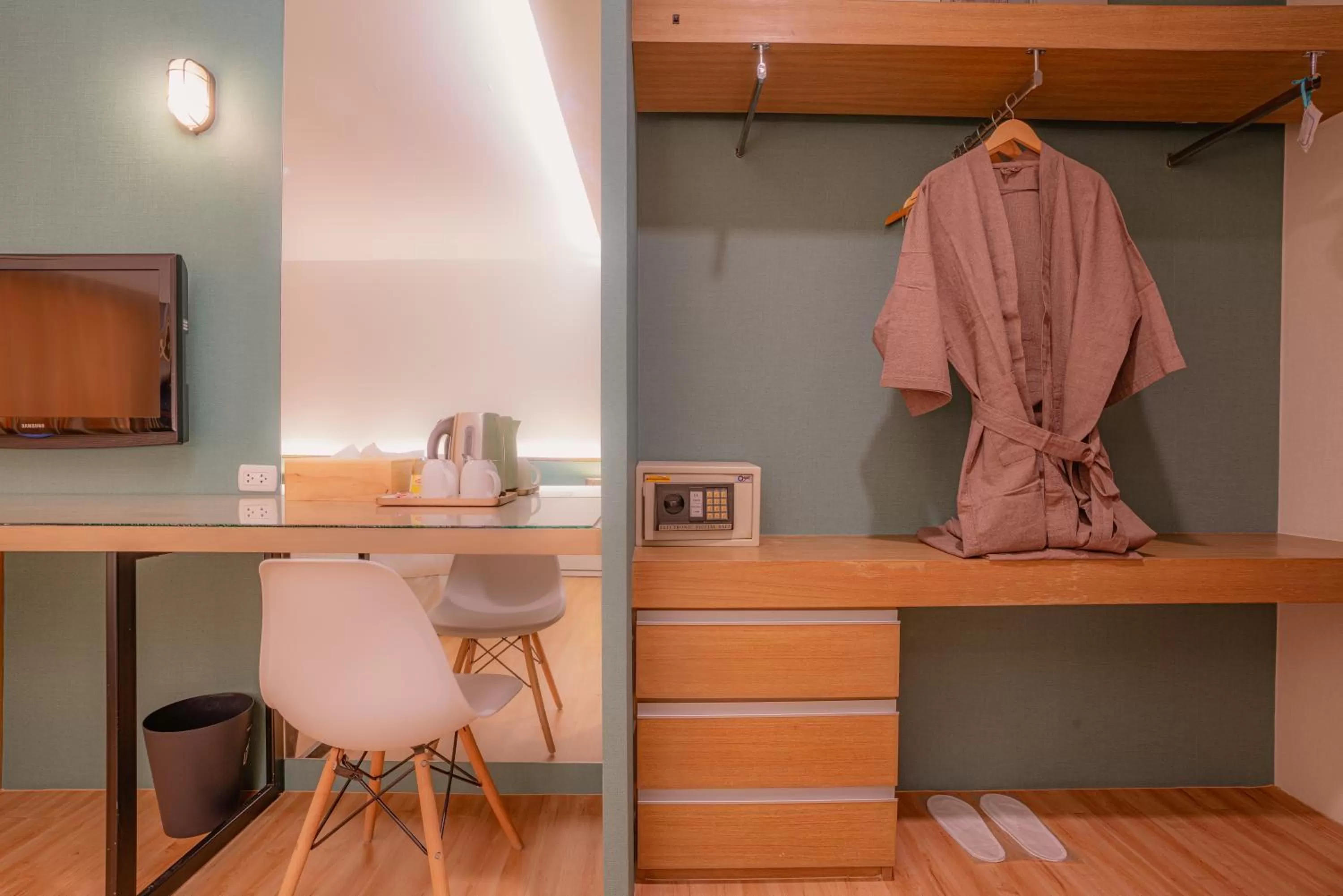 TV and multimedia in Peace Land Khaosan