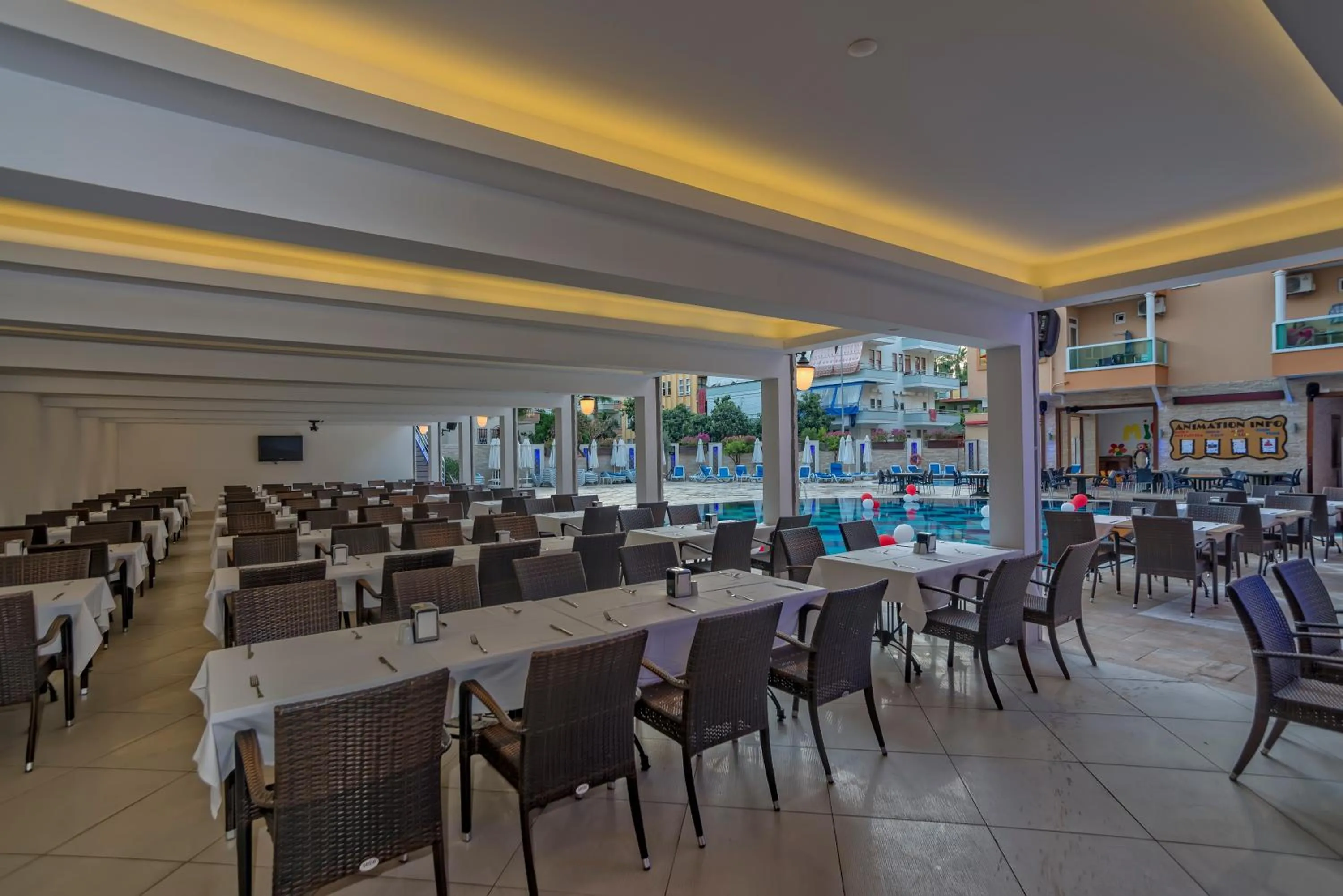 Restaurant/places to eat in Tac Premier Hotel & Spa