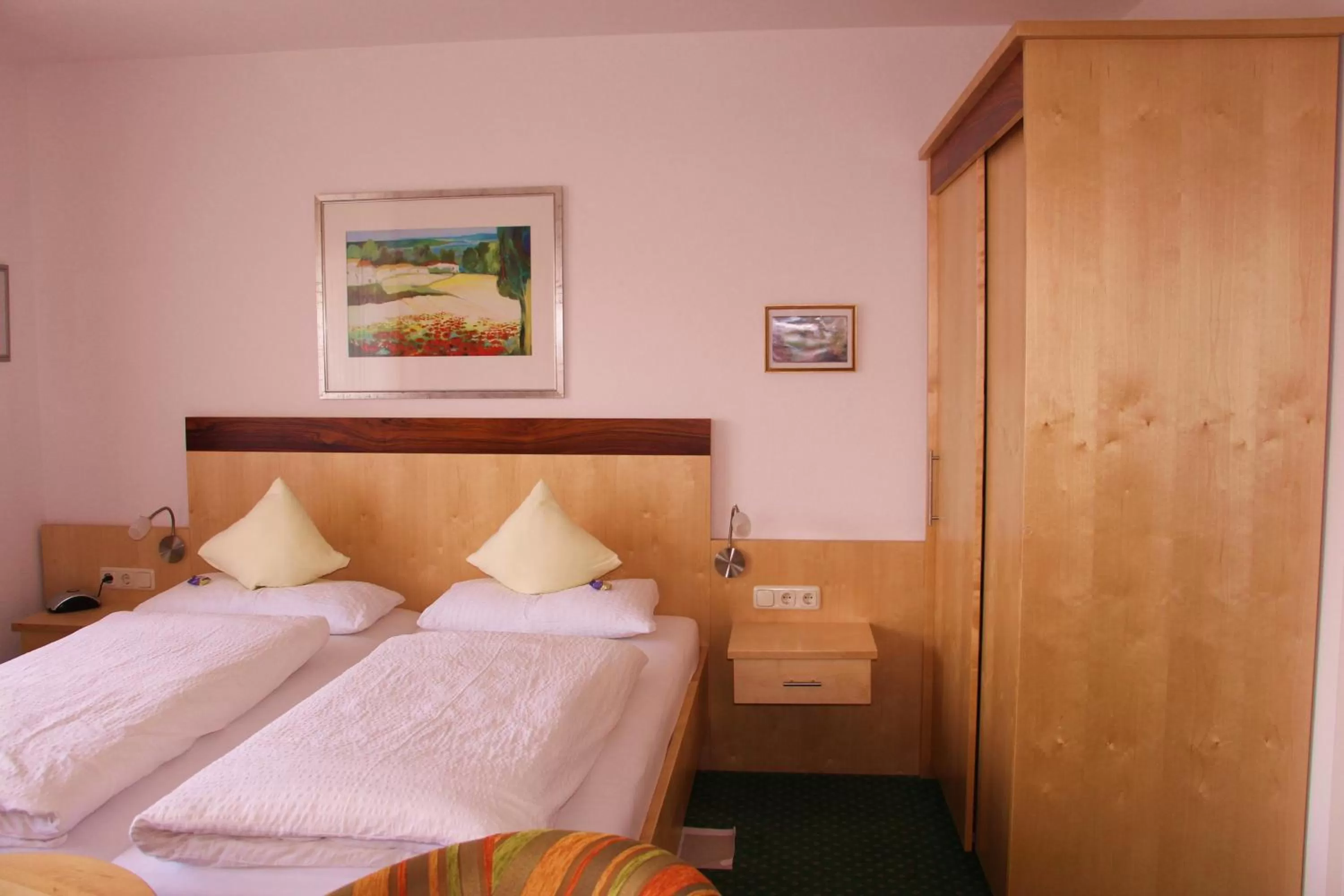 Bed in Hotel Steffl Garni inkl Chiemgau Karte